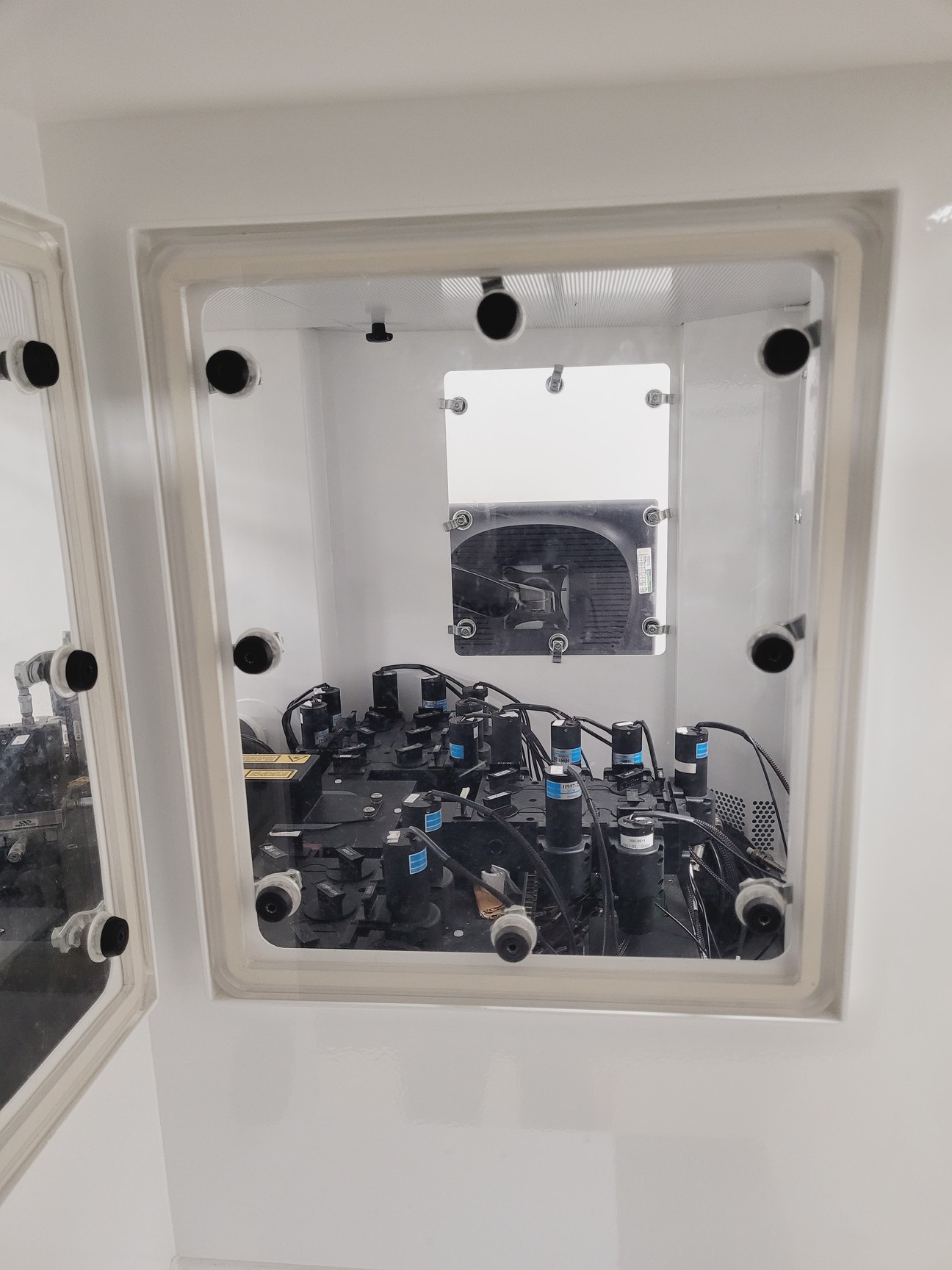 Image of Beckman Coulter MoFlo Laser Cytomation System w/ MSC Class II Safety Cabinet S/R