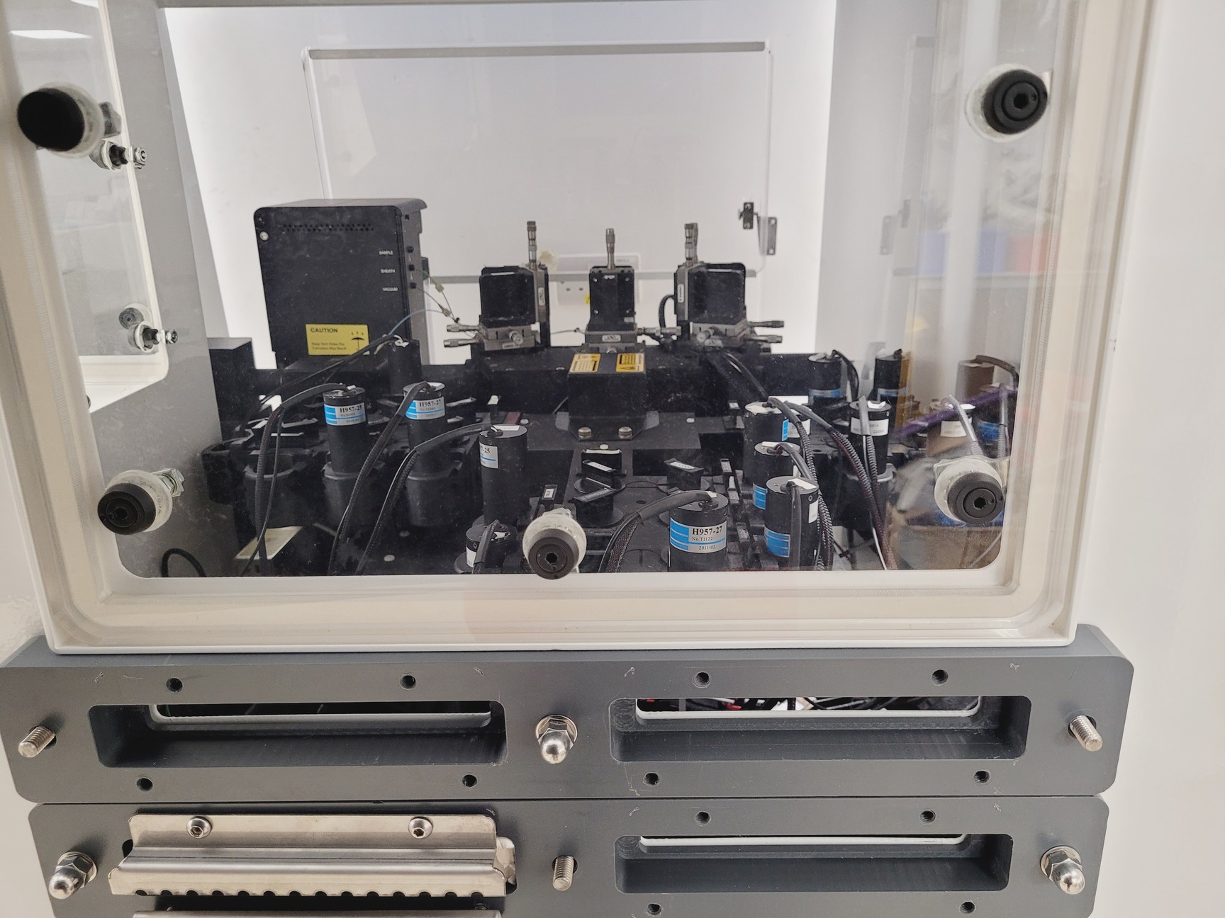 Image of Beckman Coulter MoFlo Laser Cytomation System w/ MSC Class II Safety Cabinet S/R