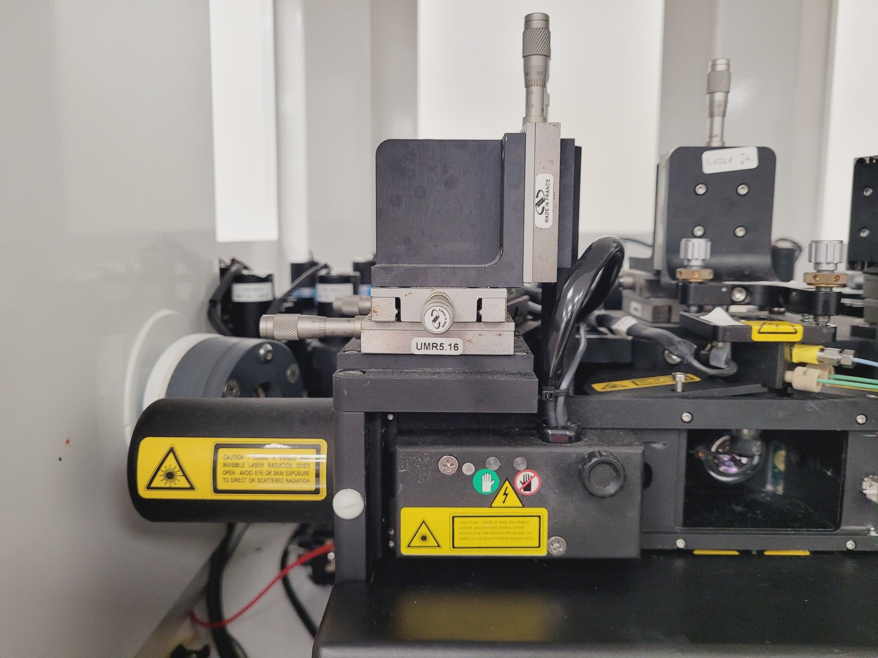 Image of Beckman Coulter MoFlo Laser Cytomation System w/ MSC Class II Safety Cabinet S/R