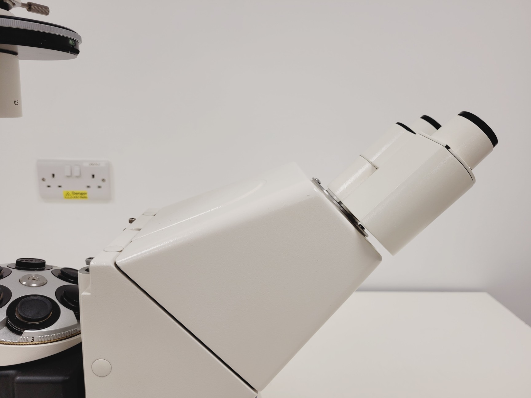 Image of Zeiss Axiovert 200M Microscope