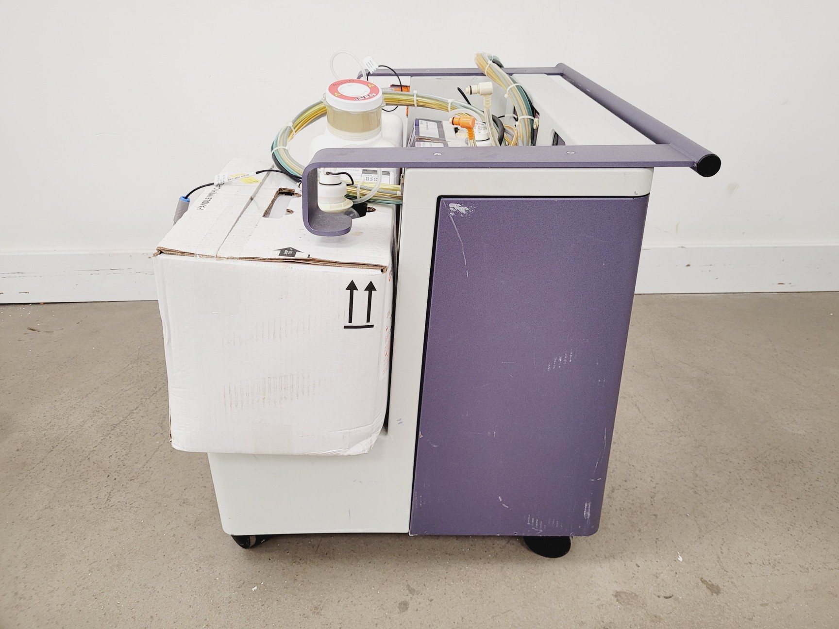 Image of BD FACSCanto II Flow Cytometer with Fluidics Cart - Spares/Repair