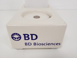 Thumbnail image of Beckton Dickinson FACSCalibur System w/ Workstation - ModFit L Software Lab