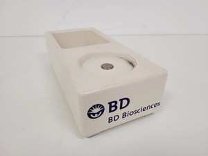 Thumbnail image of Beckton Dickinson FACSCalibur System w/ Workstation - ModFit L Software Lab