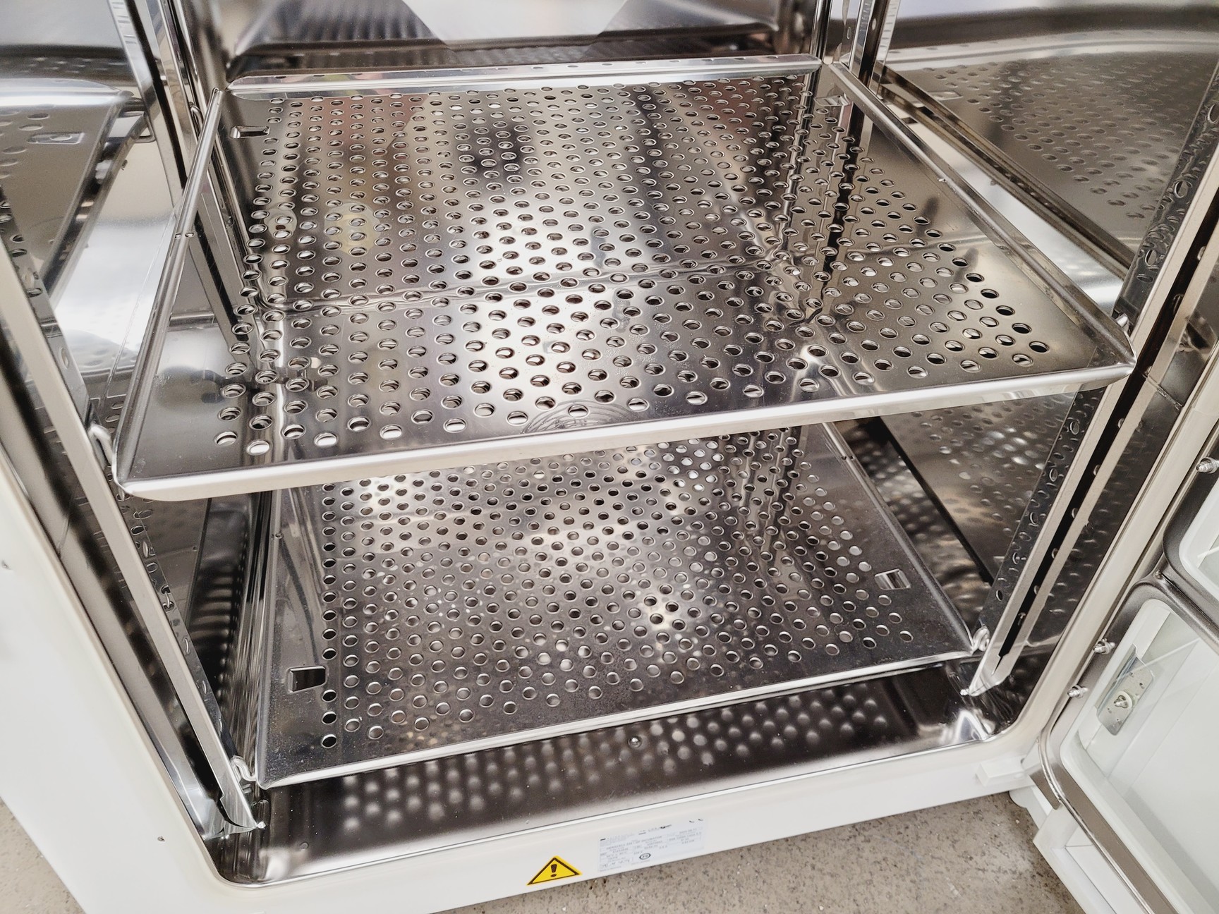 Image of Thermo Scientific HERAcell 240i CO2 Incubator