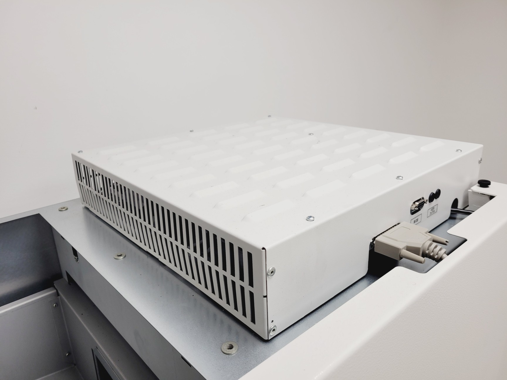 Image of Thermo Scientific 2020 1.2 Class 2 Safe Biological Safety Cabinet Lab