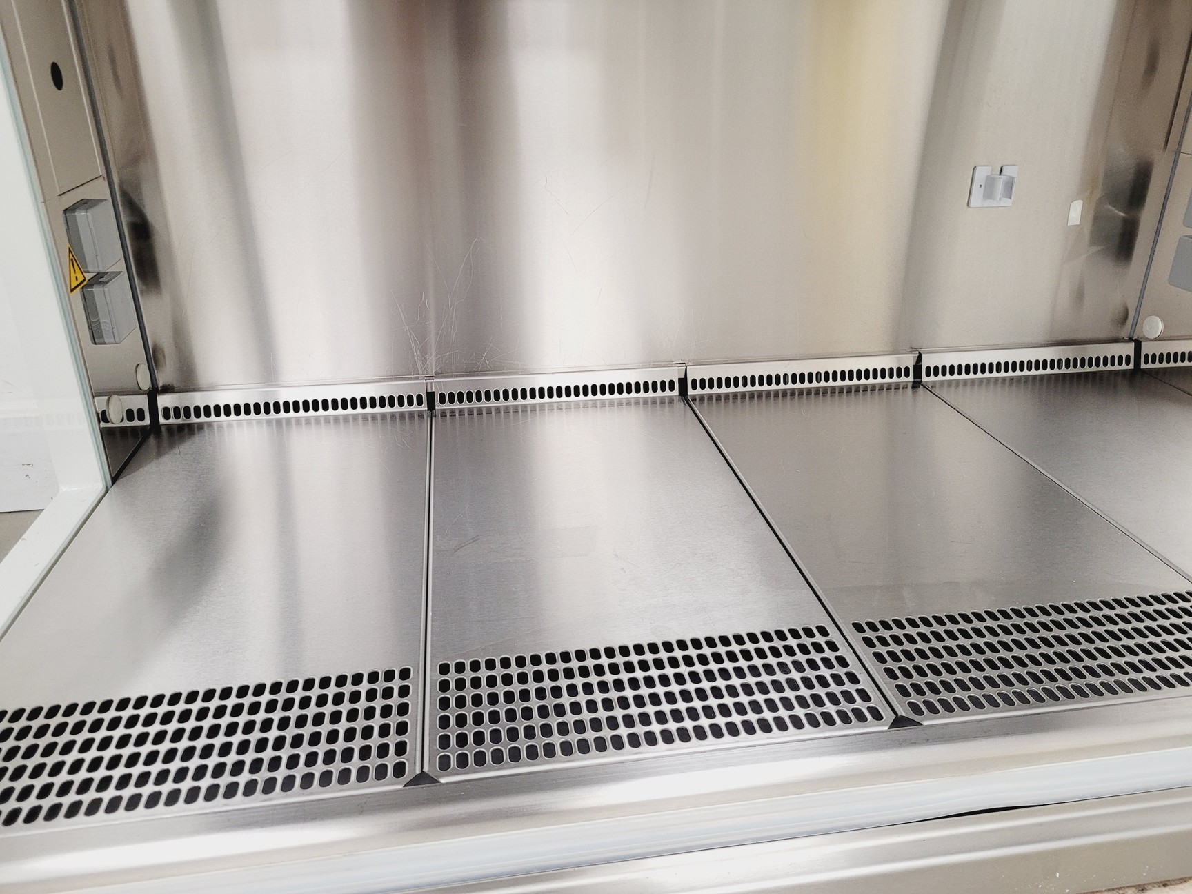 Image of Thermo Scientific 2020 1.2 Class 2 Safe Biological Safety Cabinet Lab