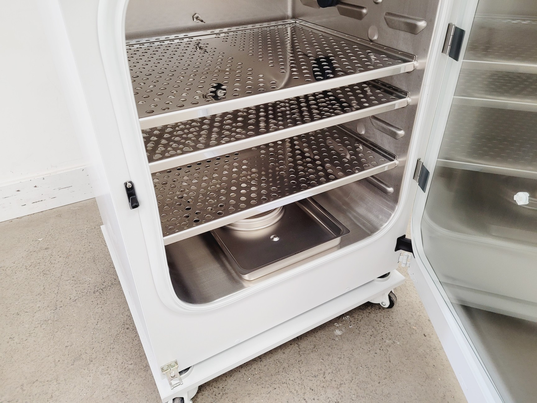 Image of Binder CB 170 Double Stack CO2 Incubator (2021) Lab