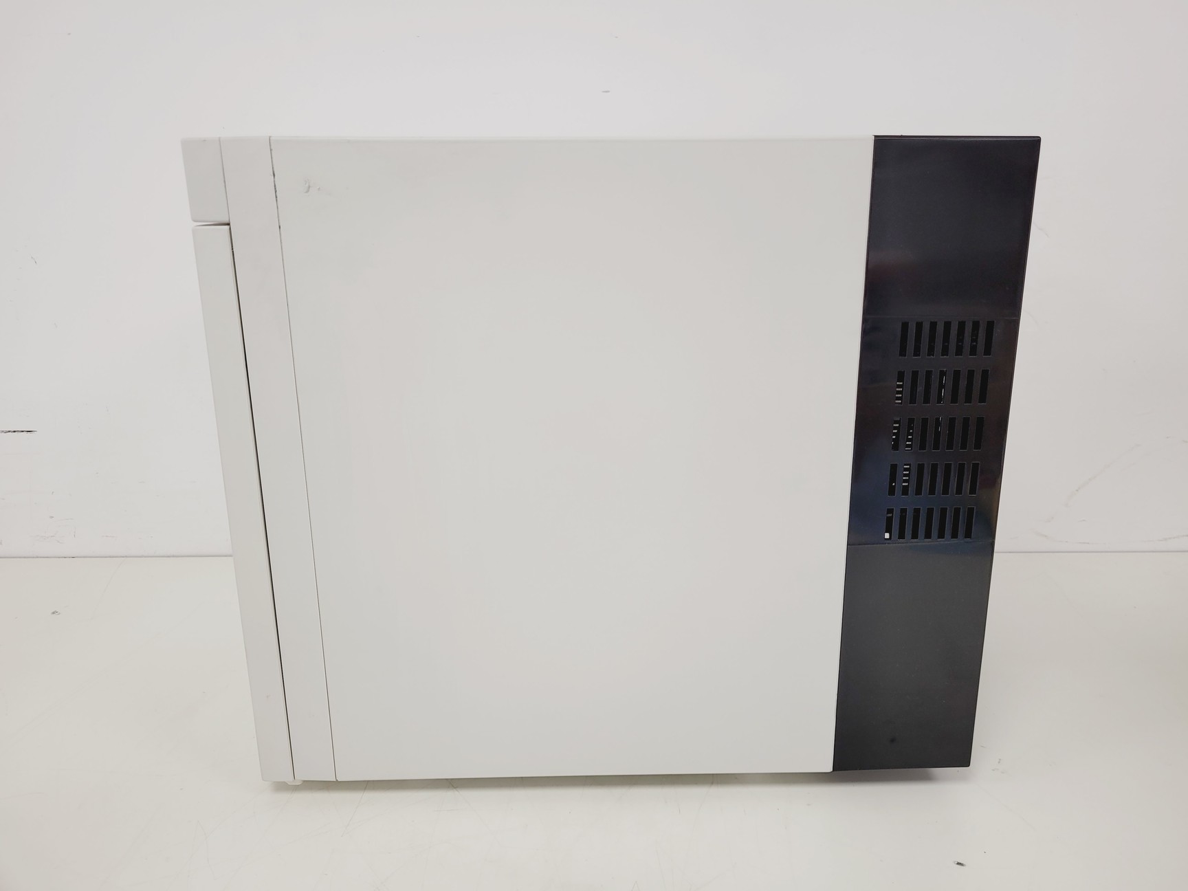 Image of Thermo Scientific HERATHERM IMC 18 Compact Incubator (2021) Lab