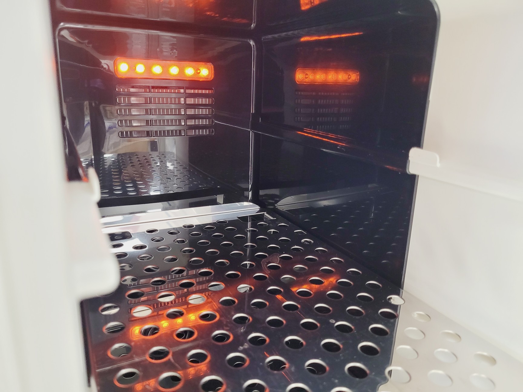 Image of Thermo Scientific HERATHERM IMC 18 Incubator Lab