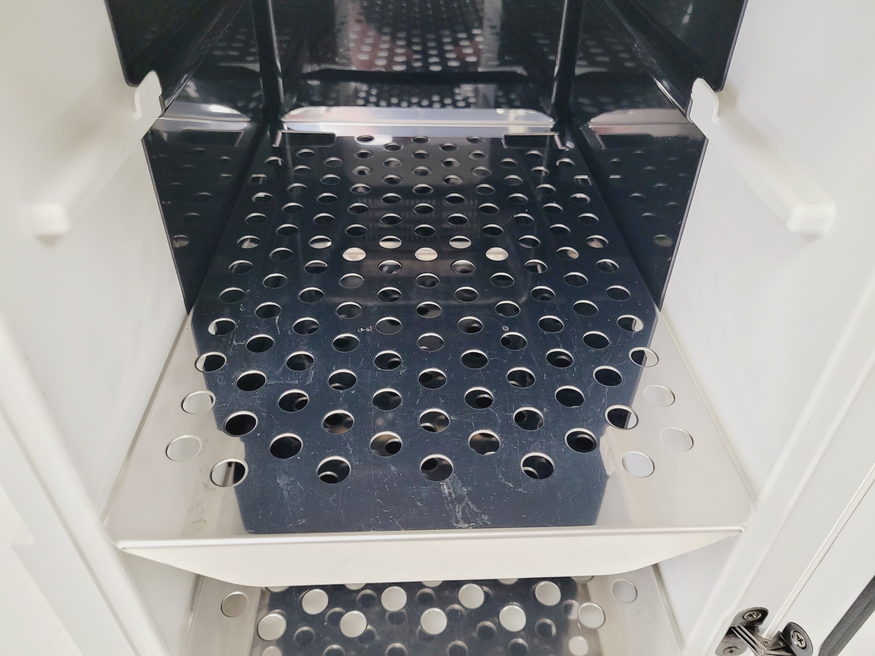 Image of Thermo Scientific HERATHERM IMC 18 Incubator Lab