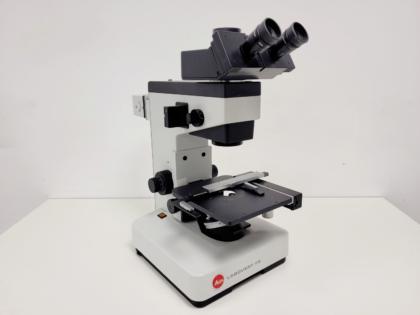 Image of Leitz Labovert FS Microscope w/ 4 x Objectives PHACO 4x/10x/20x/32x Lab