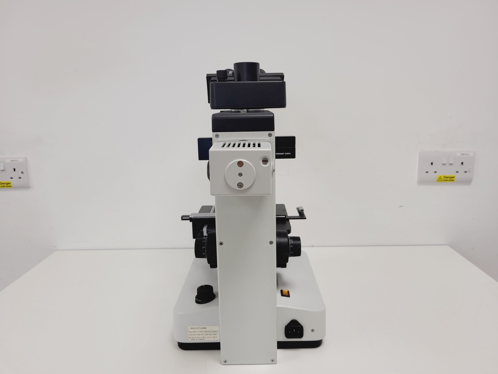 Image of Leitz Labovert FS Microscope w/ 4 x Objectives PHACO 4x/10x/20x/32x Lab