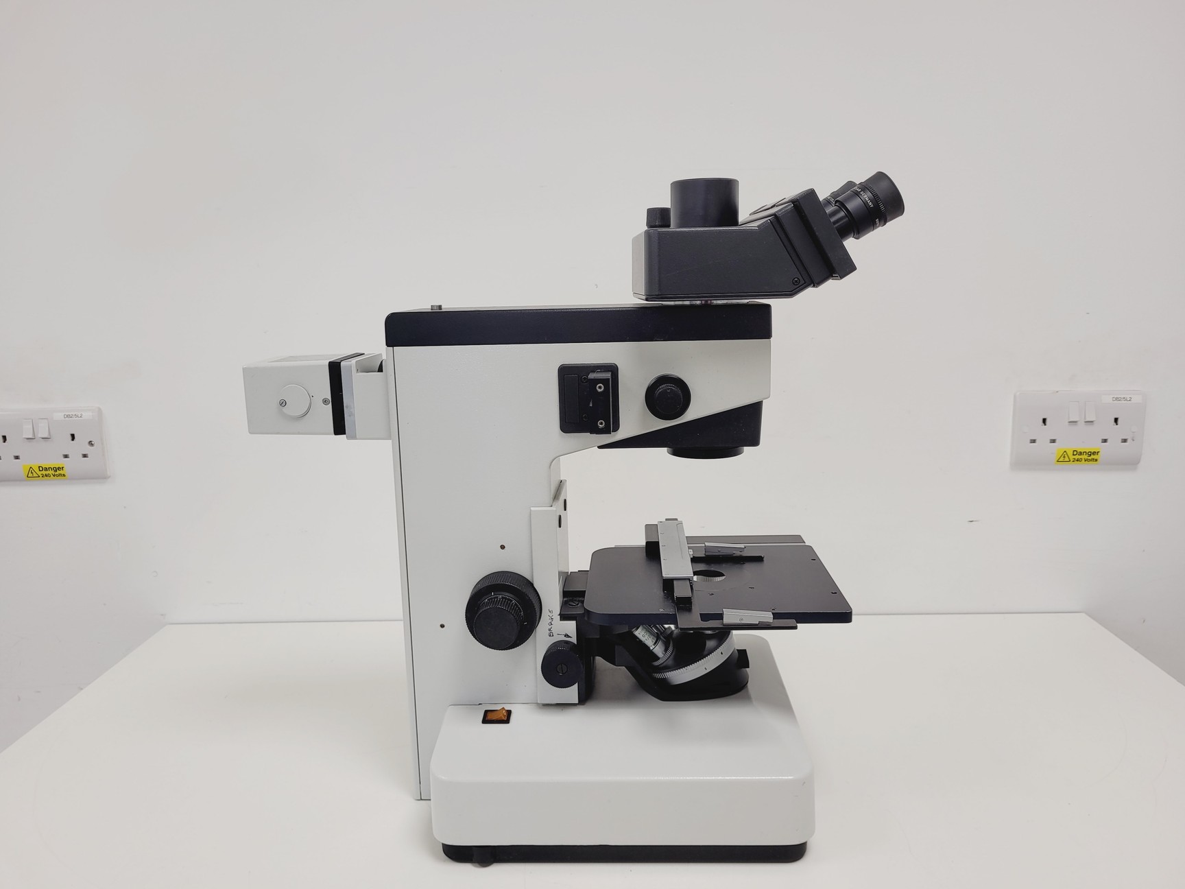 Image of Leitz Labovert FS Microscope w/ 4 x Objectives PHACO 4x/10x/20x/32x Lab