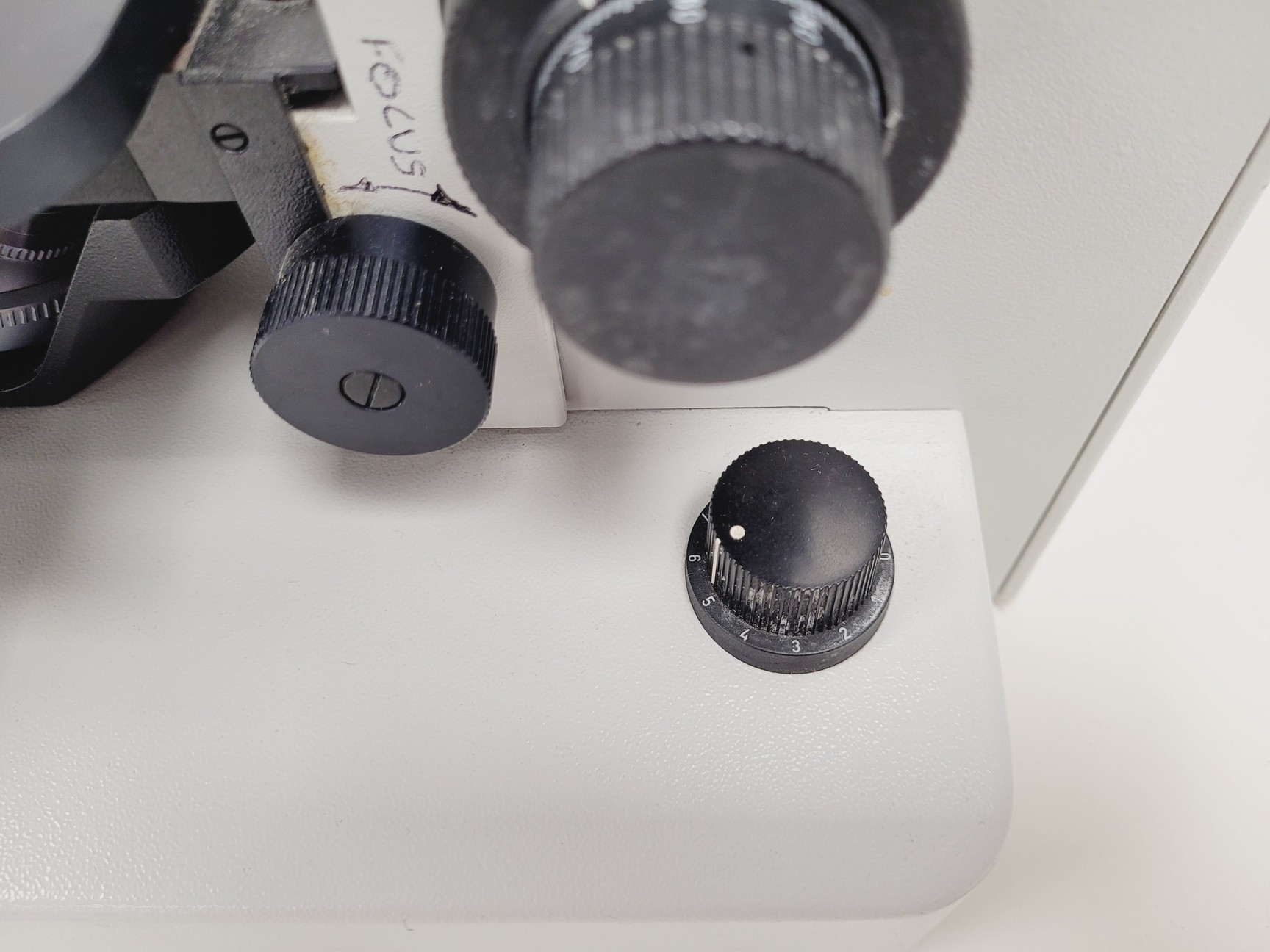 Image of Leitz Labovert FS Microscope w/ 4 x Objectives PHACO 4x/10x/20x/32x Lab