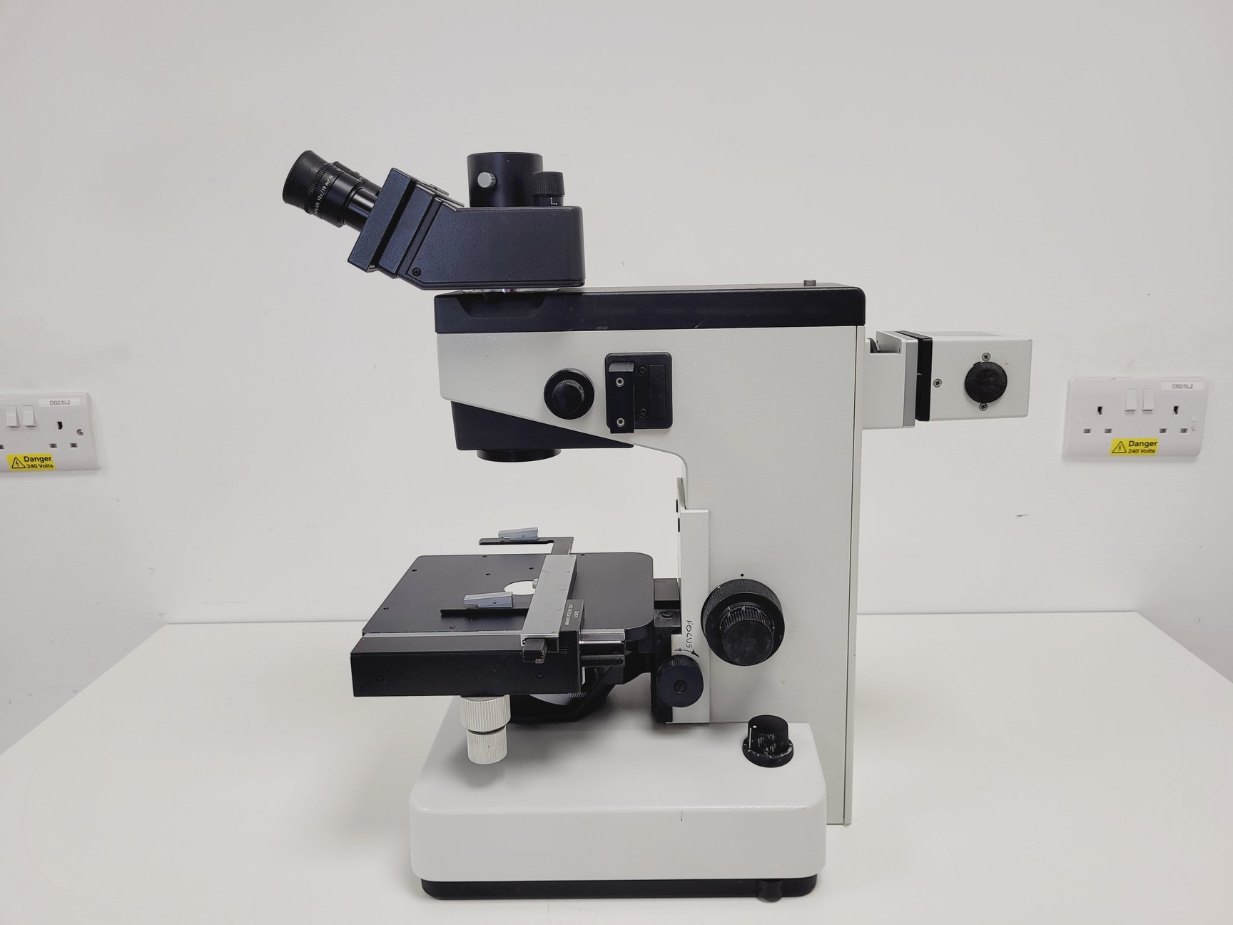 Image of Leitz Labovert FS Microscope w/ 4 x Objectives PHACO 4x/10x/20x/32x Lab