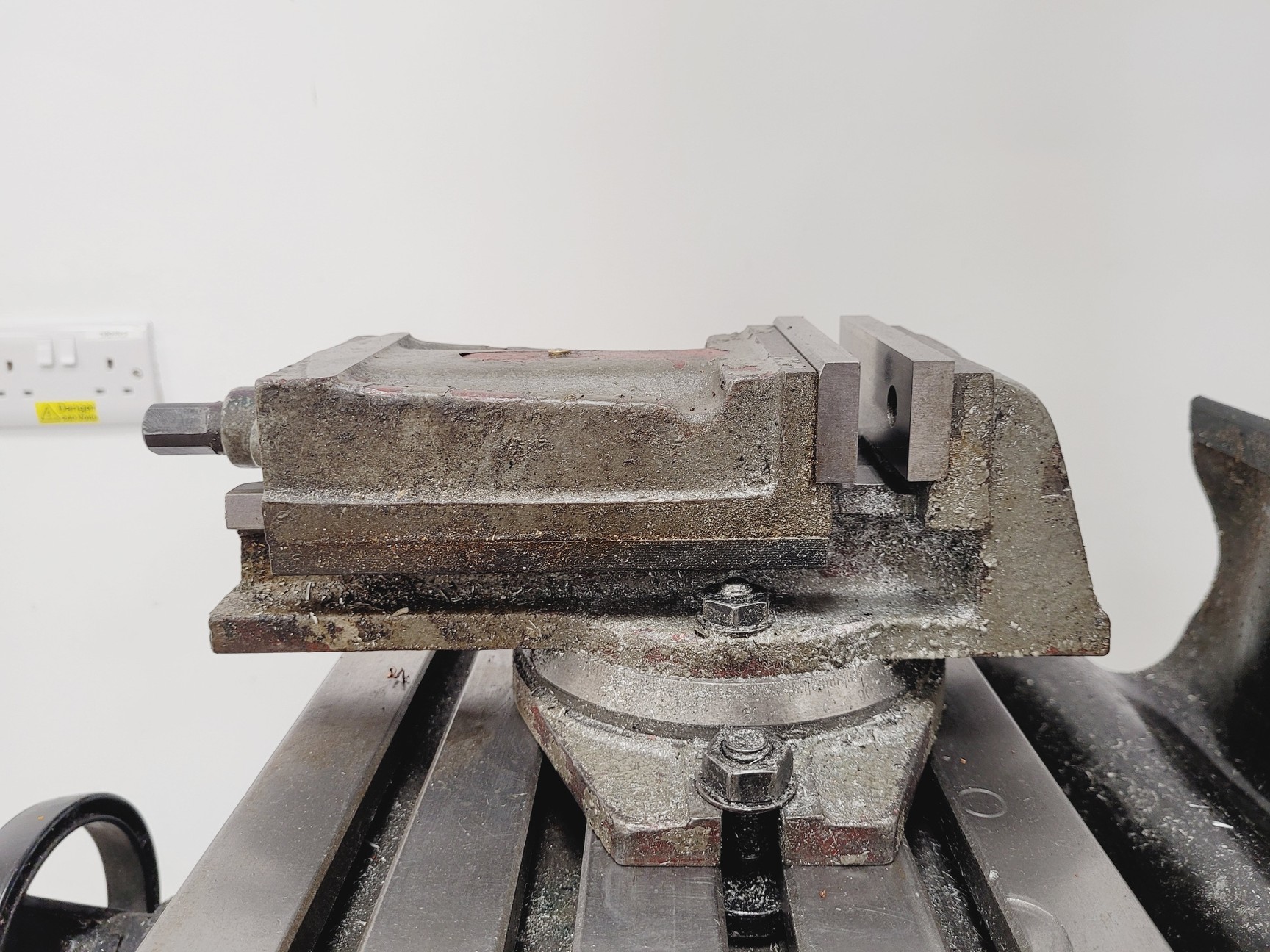 Image of Chester Eagle 30 Variable-Speed Bench Milling Machine – Single Phase