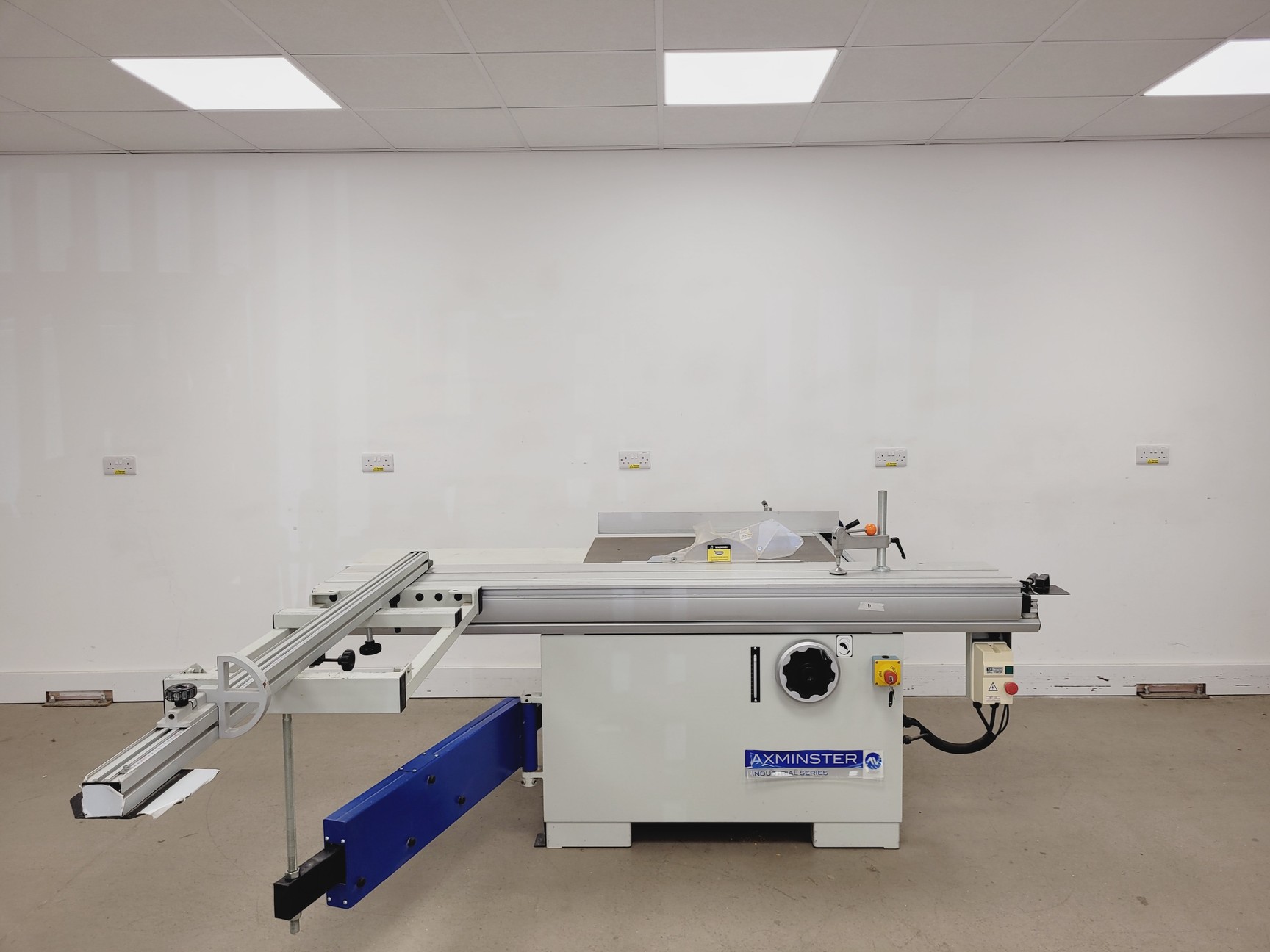 Image of Axminster Industrial Series P30/2200 Panel Saw 953440