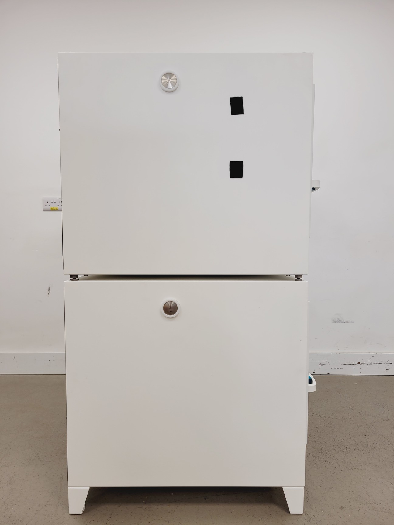 Image of Kuhner Shaker ISF1-ZC EcoDew Shaking Incubator Double Stack Lab