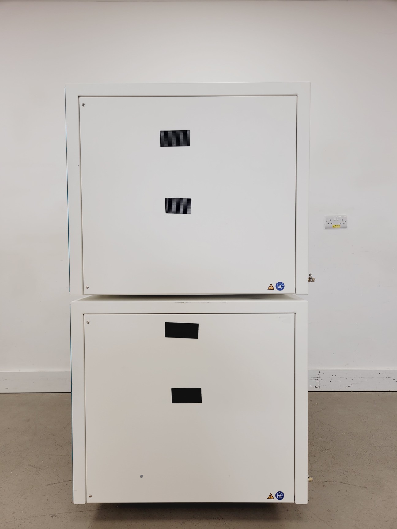 Image of Kuhner Shaker ISF1-ZC EcoDew Shaking Incubator Double Stack Lab
