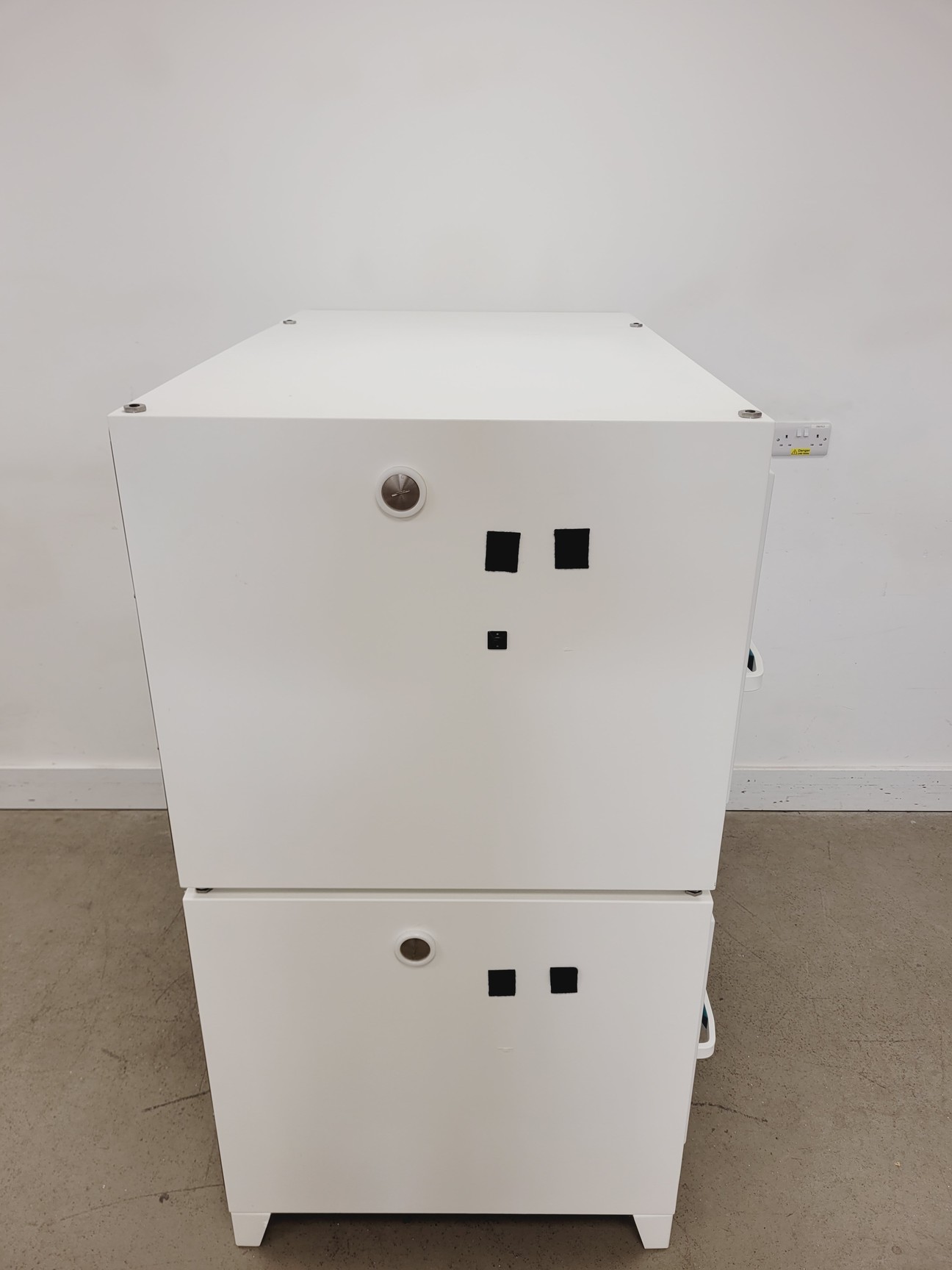 Image of Kuhner Shaker ISF1-ZC EcoDew Shaking Incubator Double Stack Lab