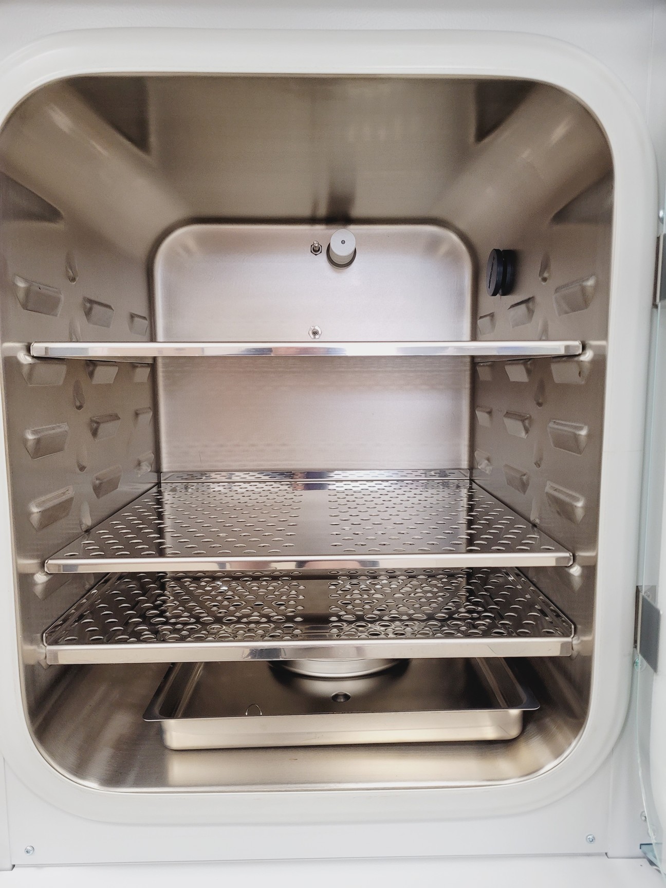 Image of Binder CB160 E6.1 Co2 Incubator Double Stack 9140-0092 Lab