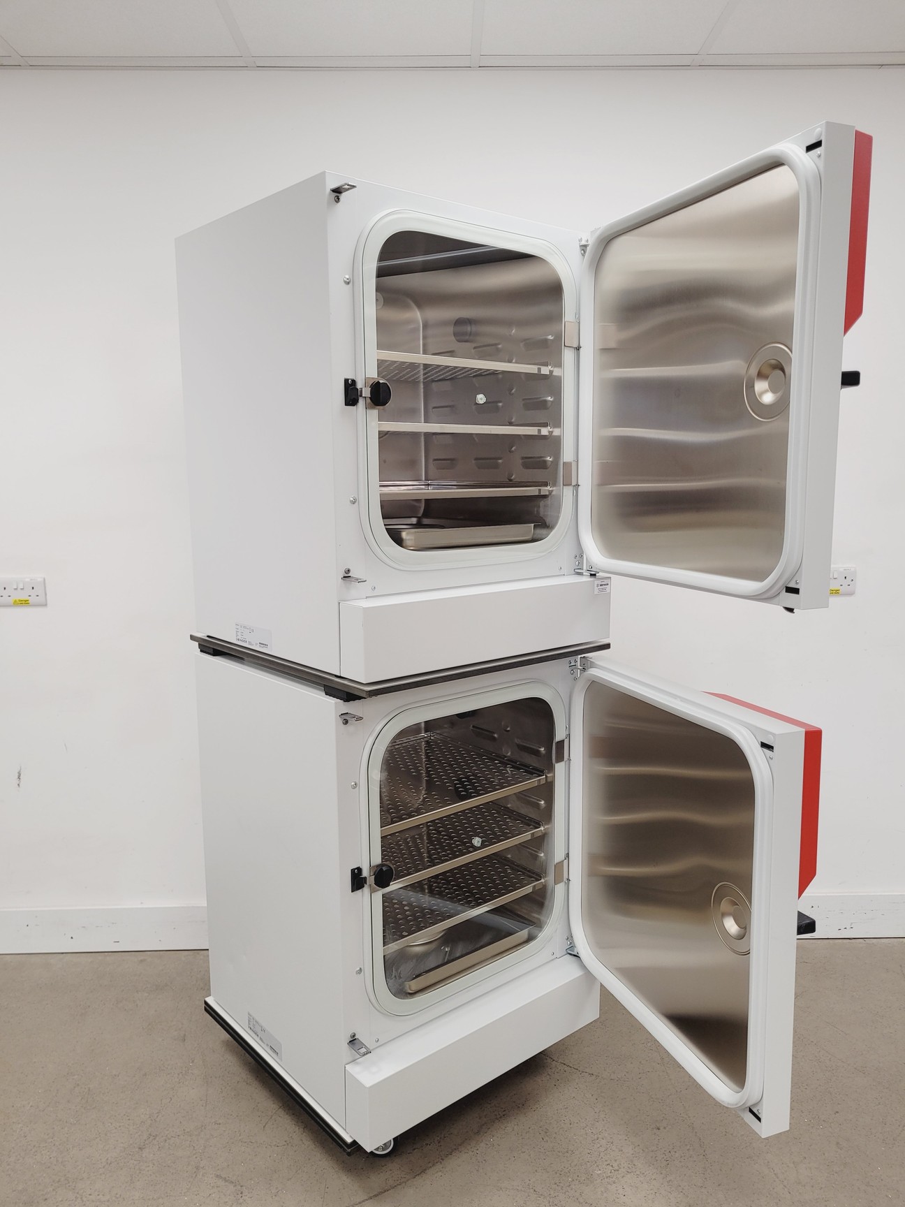 Image of Binder CB160 E6.1 Co2 Incubator Double Stack 9140-0092 Lab