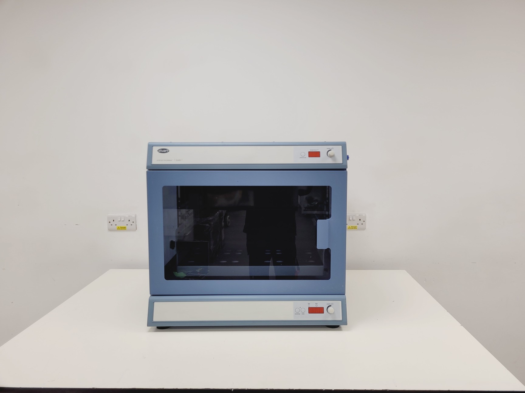 Image of Stuart SI600 Shaking Incubator