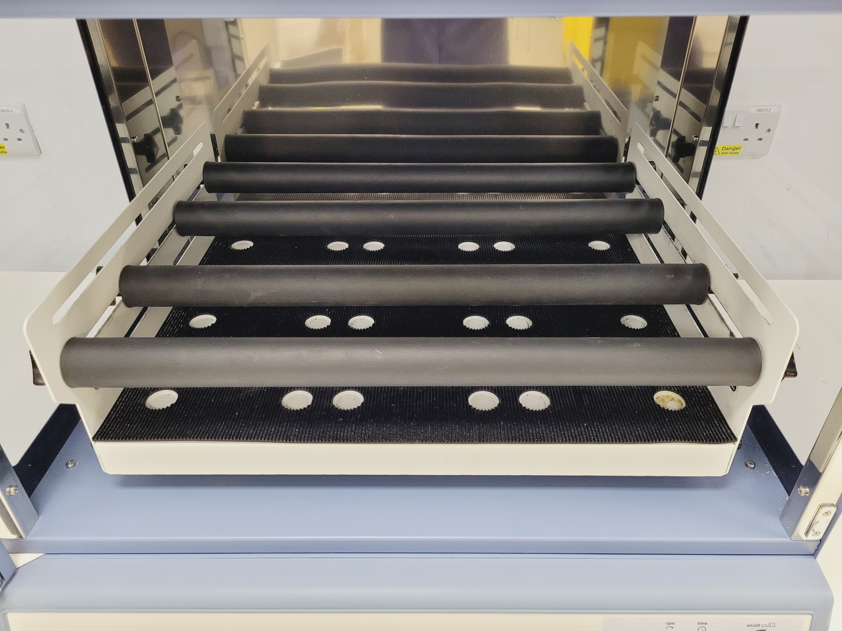 Image of Stuart SI600 Shaking Incubator