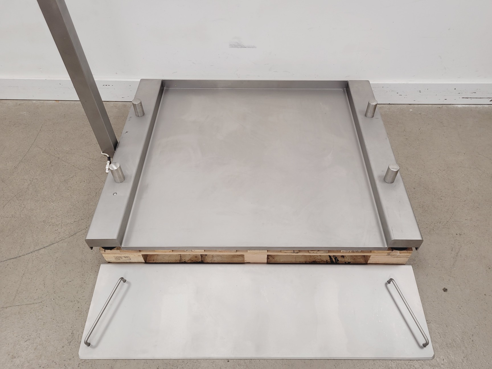 Image of Minebea IFS4-300LL-I Weighing Platform With Sartorius Combics 1