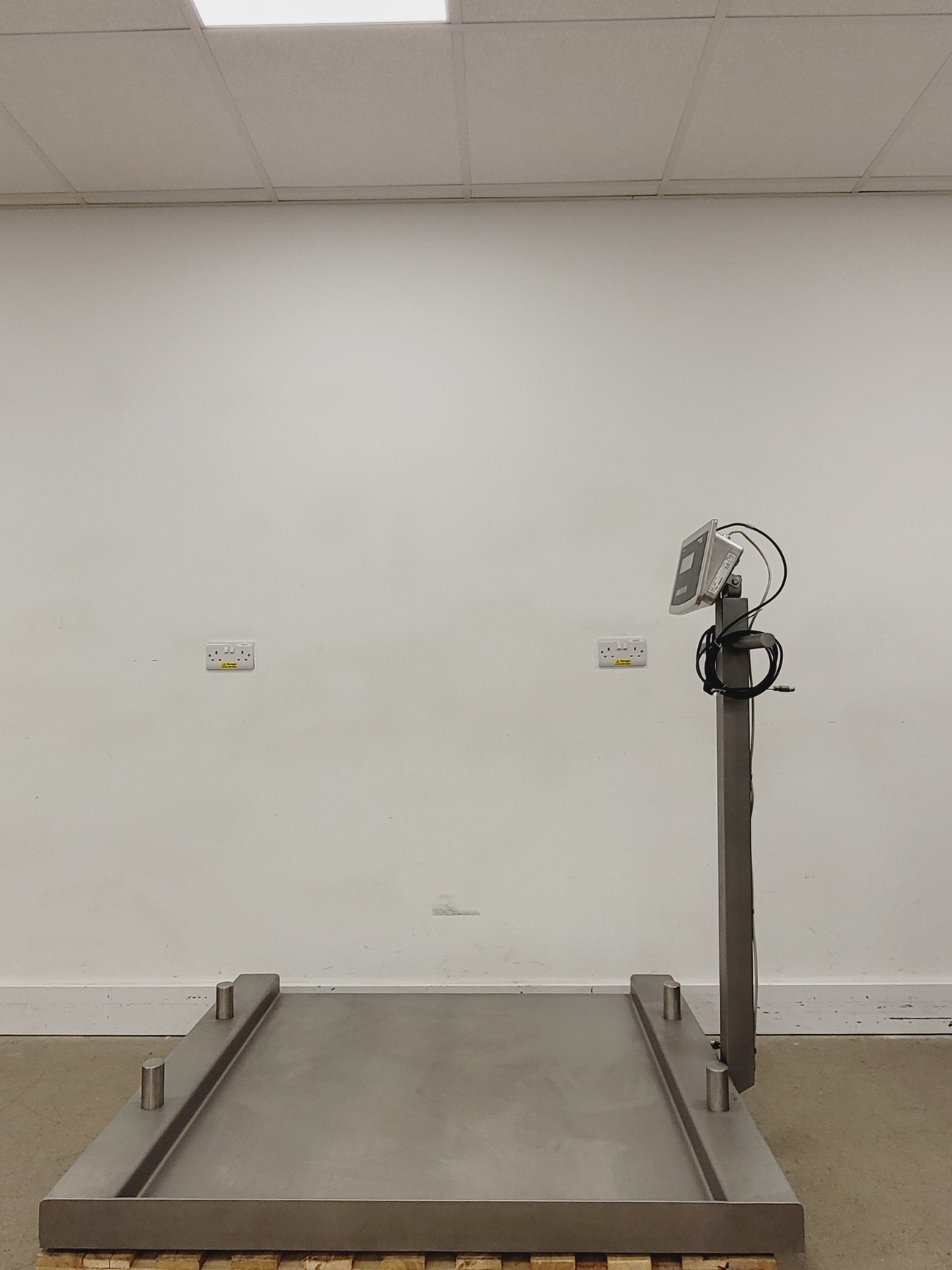 Image of Minebea IFS4-300LL-I Weighing Platform With Sartorius Combics 1