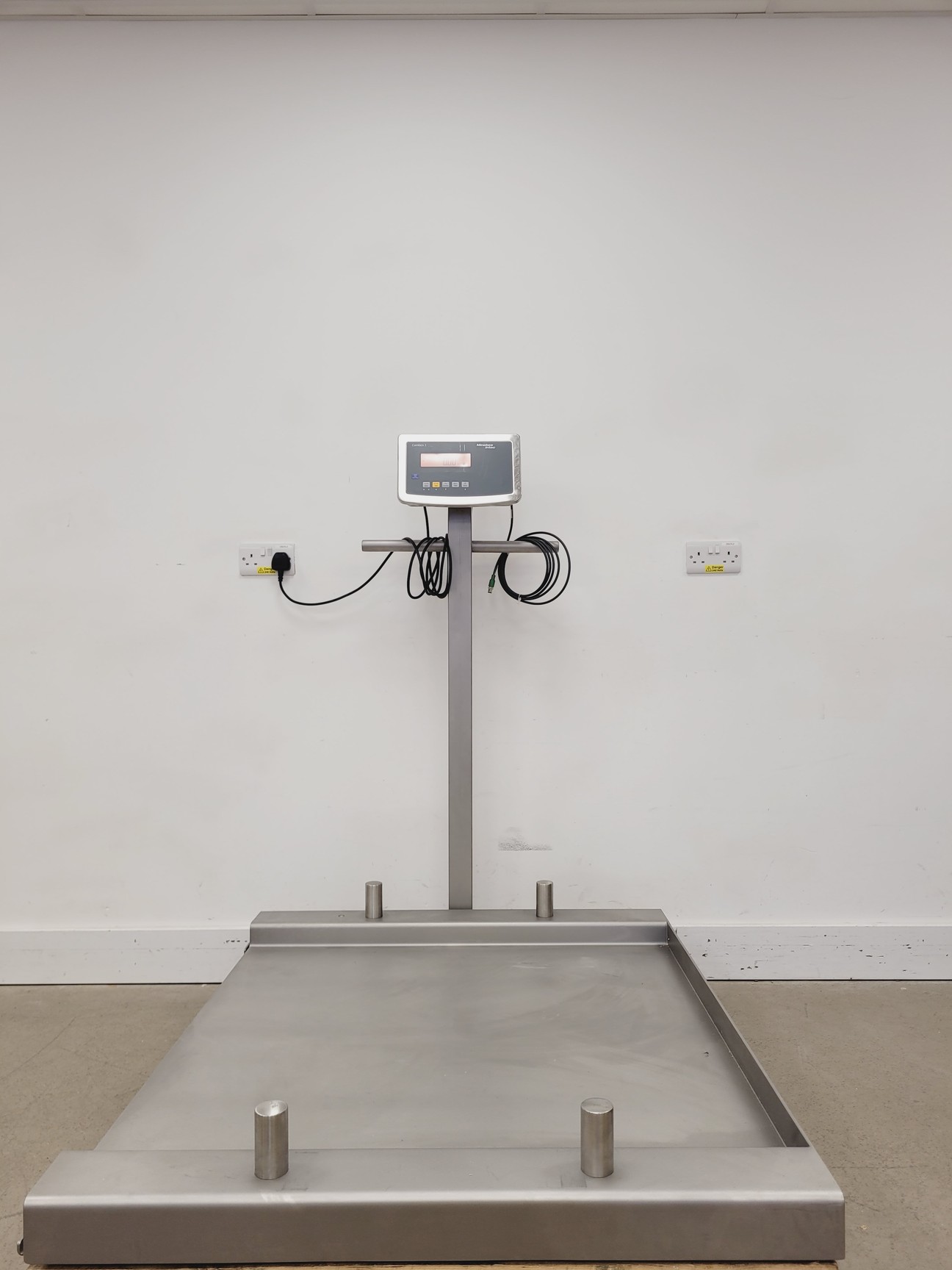 Image of Minebea IFS4-300LL-I Weighing Platform w/ Sartorius Combics 1