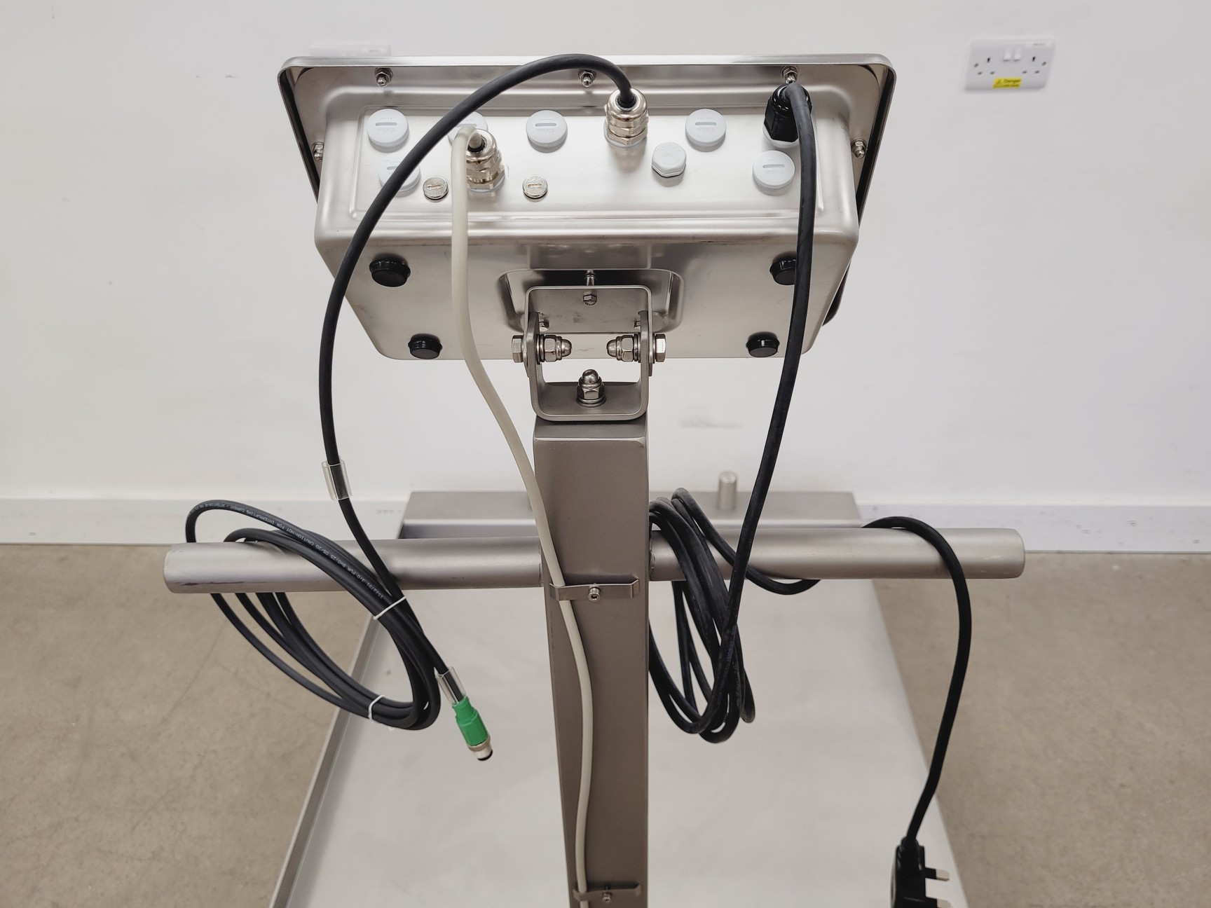 Image of Minebea IFS4-300LL-I Weighing Platform w/ Sartorius Combics 1