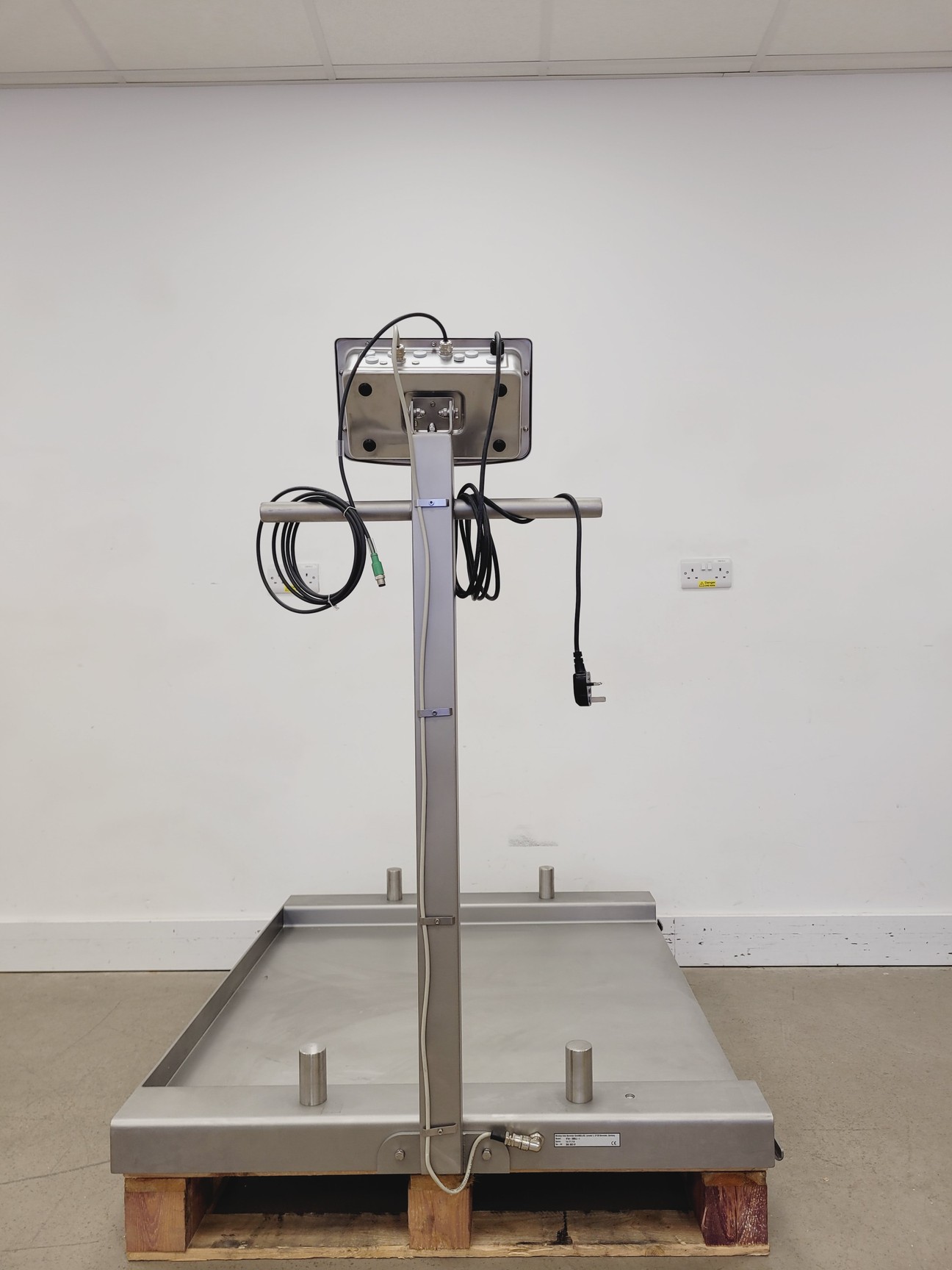 Image of Minebea IFS4-300LL-I Weighing Platform w/ Sartorius Combics 1