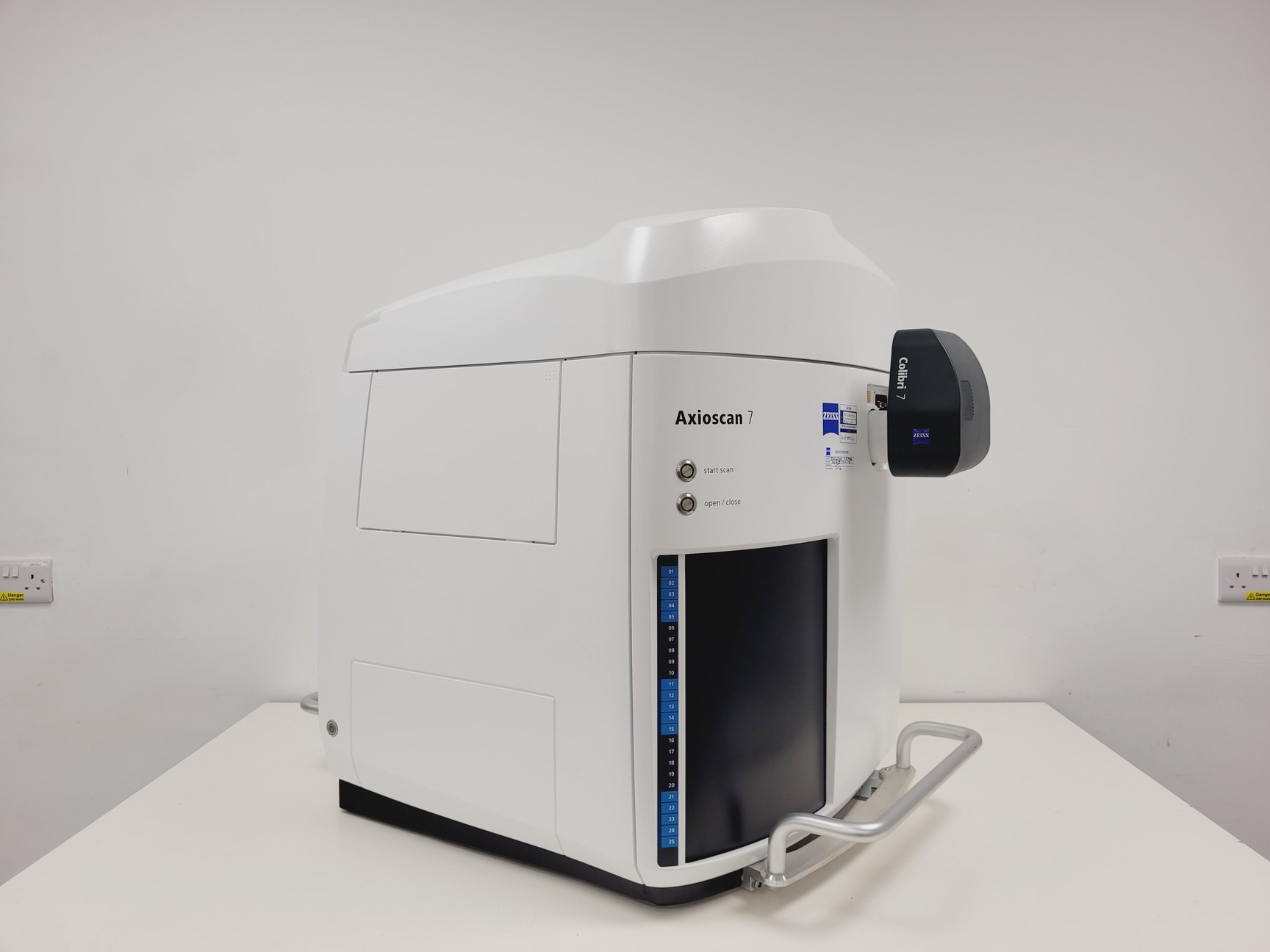 Image of Zeiss Axioscan 7 Digital Slide Scanner With Colibri 7 430038-9080-000 Lab