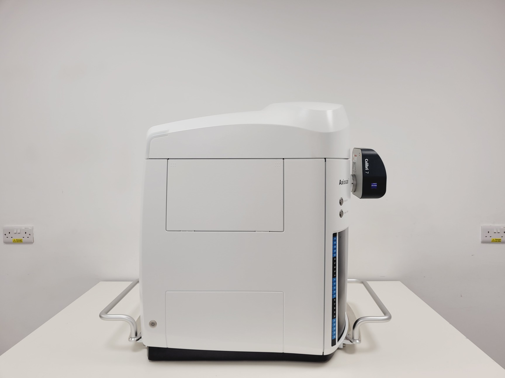 Image of Zeiss Axioscan 7 Digital Slide Scanner With Colibri 7 430038-9080-000 Lab