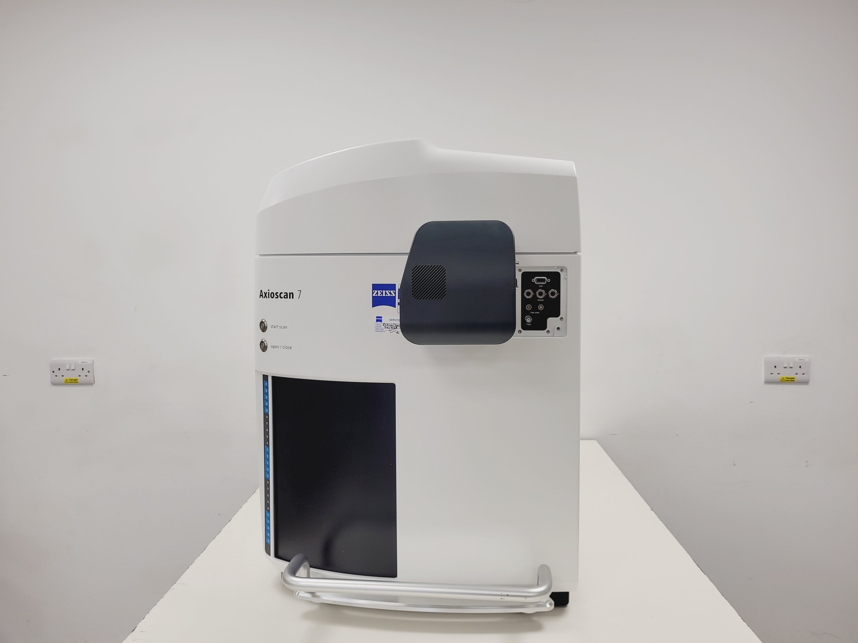 Image of Zeiss Axioscan 7 Digital Slide Scanner With Colibri 7 430038-9080-000 Lab