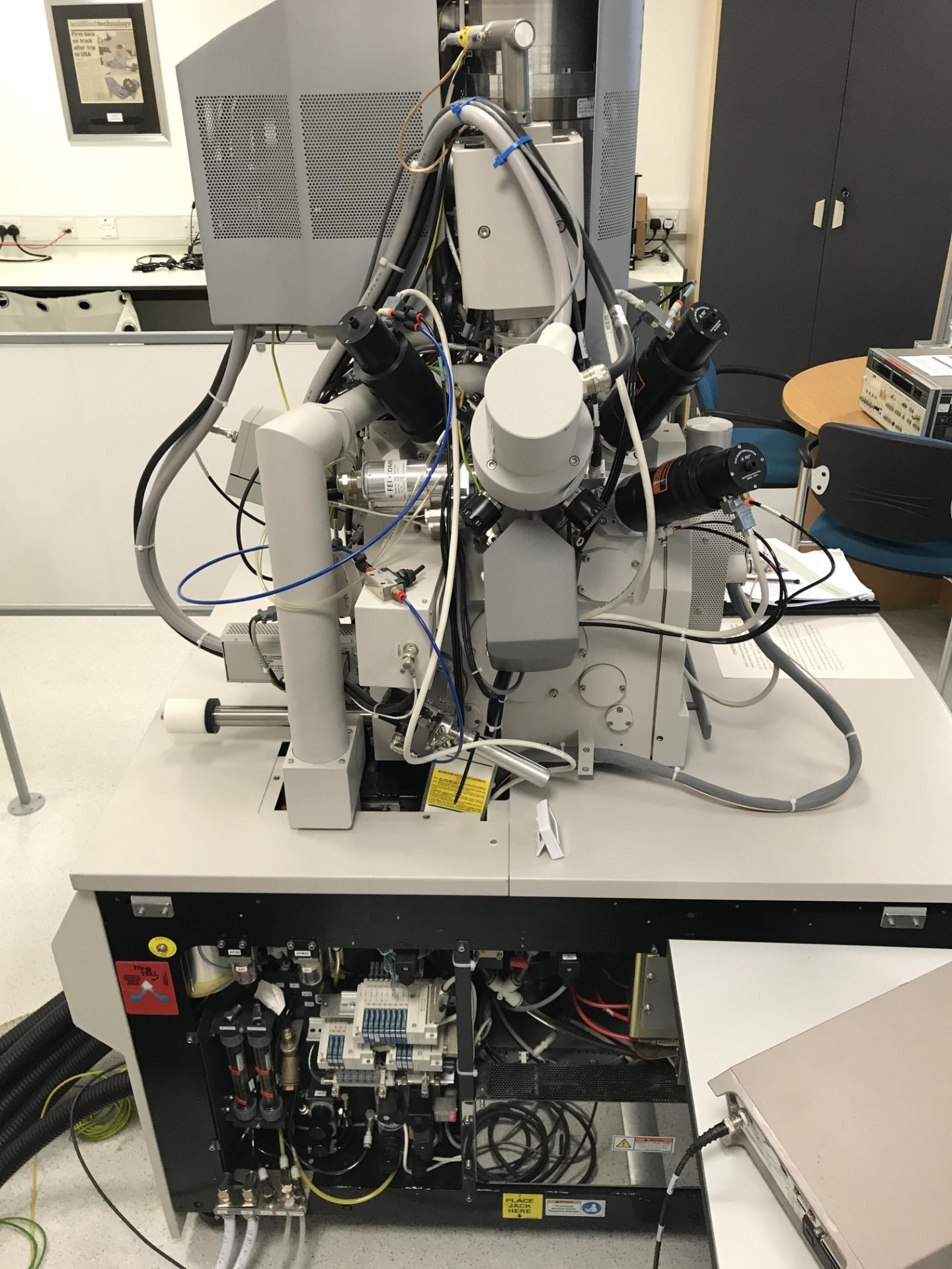 Image of FEI Quanta 3D FEG Scanning Electron Microscope w/ Focused Ion Beam (FIB) Lab