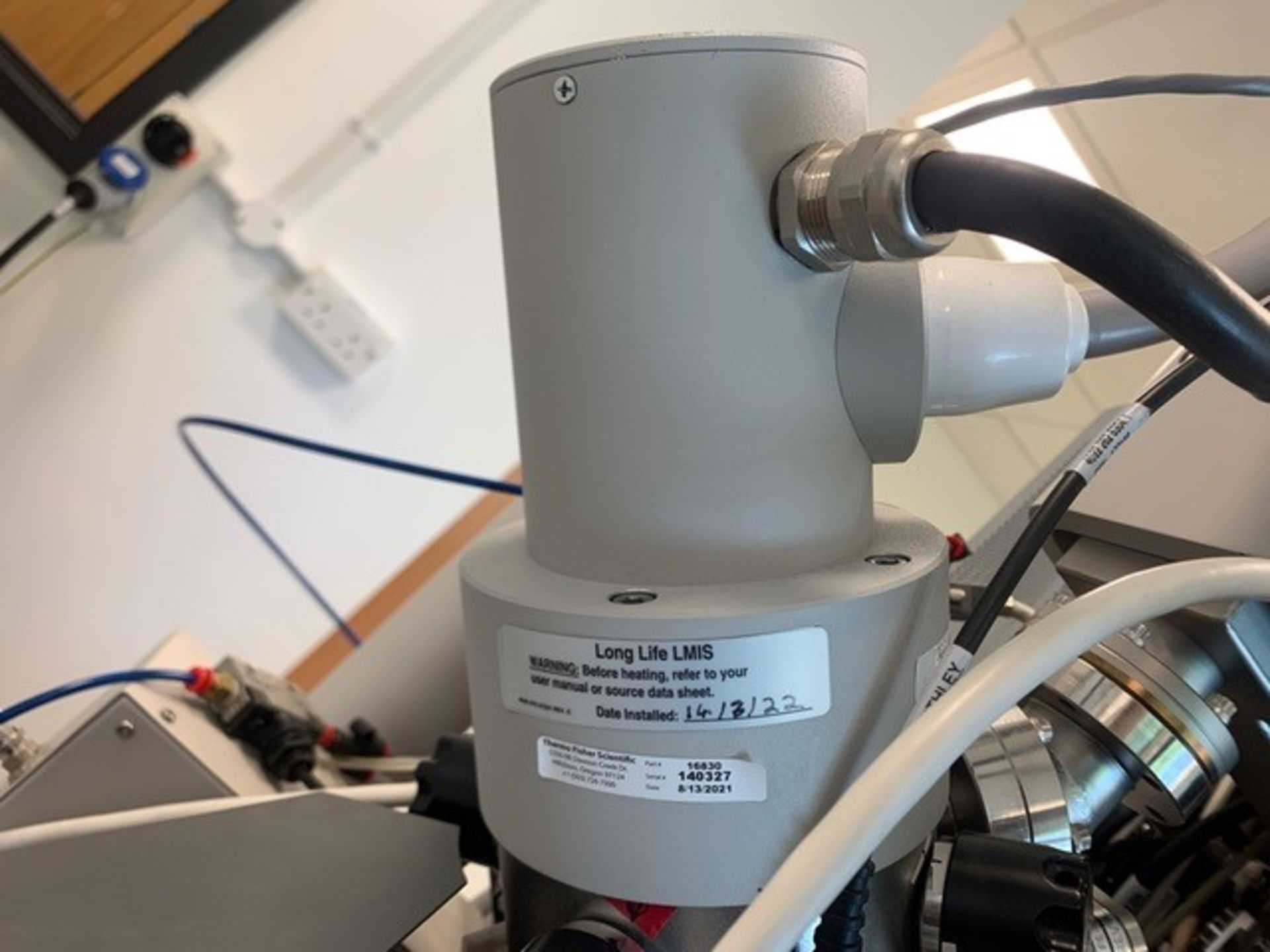 Image of FEI Quanta 3D FEG Scanning Electron Microscope w/ Focused Ion Beam (FIB) Lab