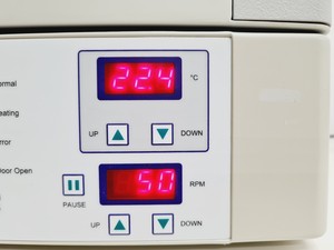 Thumbnail image of Affymetrix GeneChip 645 Hybridization Oven