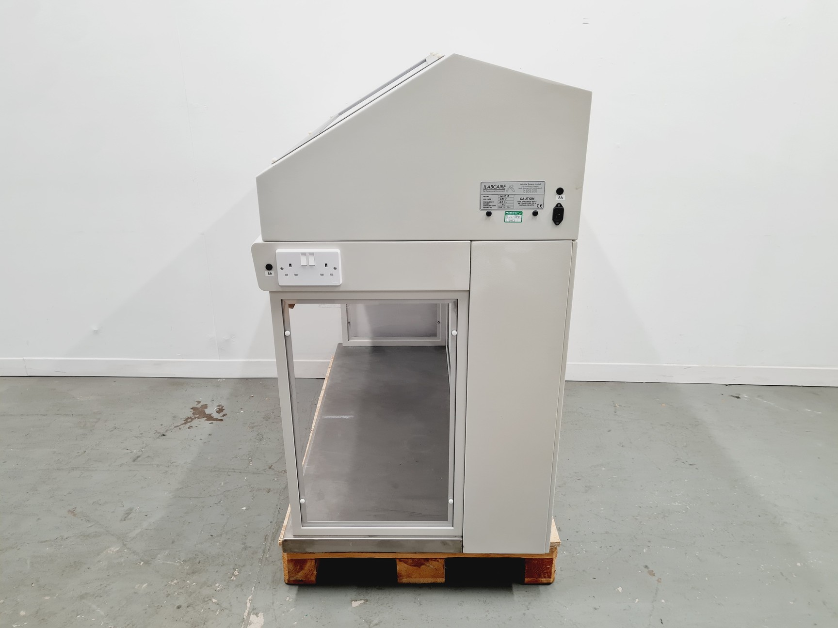 Image of Labcaire HLF 12 Laminar Flow Cabinet Lab