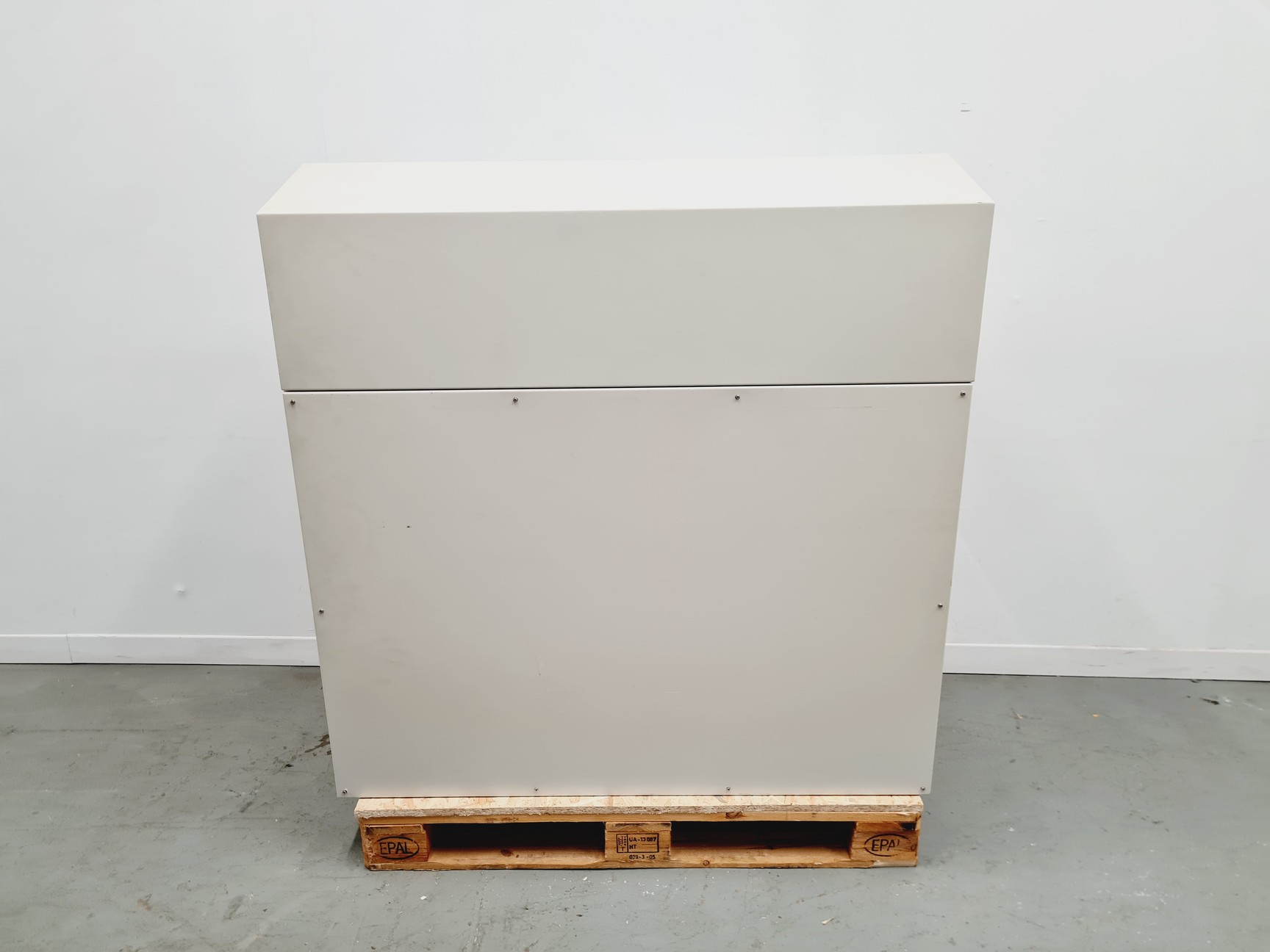 Image of Labcaire HLF 12 Laminar Flow Cabinet Lab
