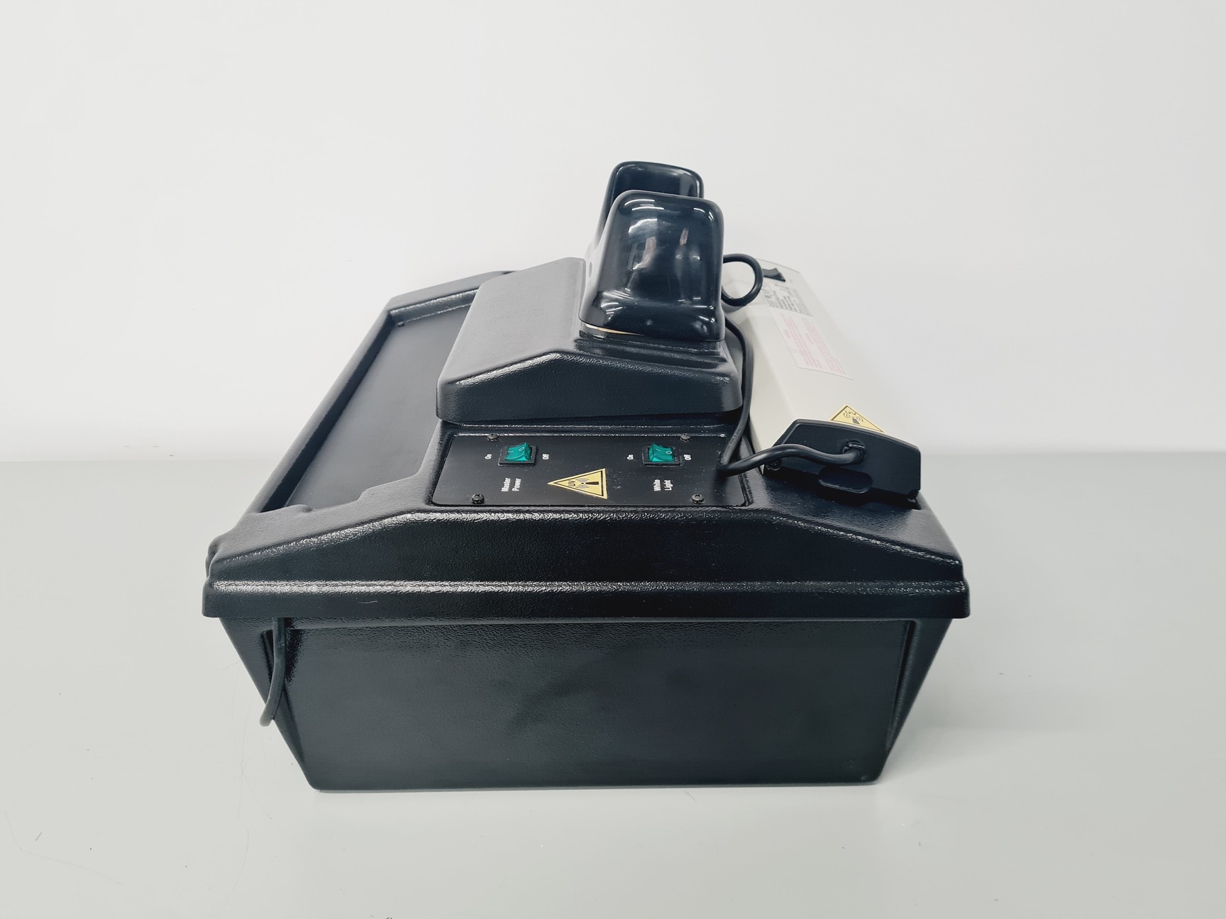 Image of UVP Chromato-Vue Cabinet C-65 with UVP UVLS-28 EL Series UV Lamp