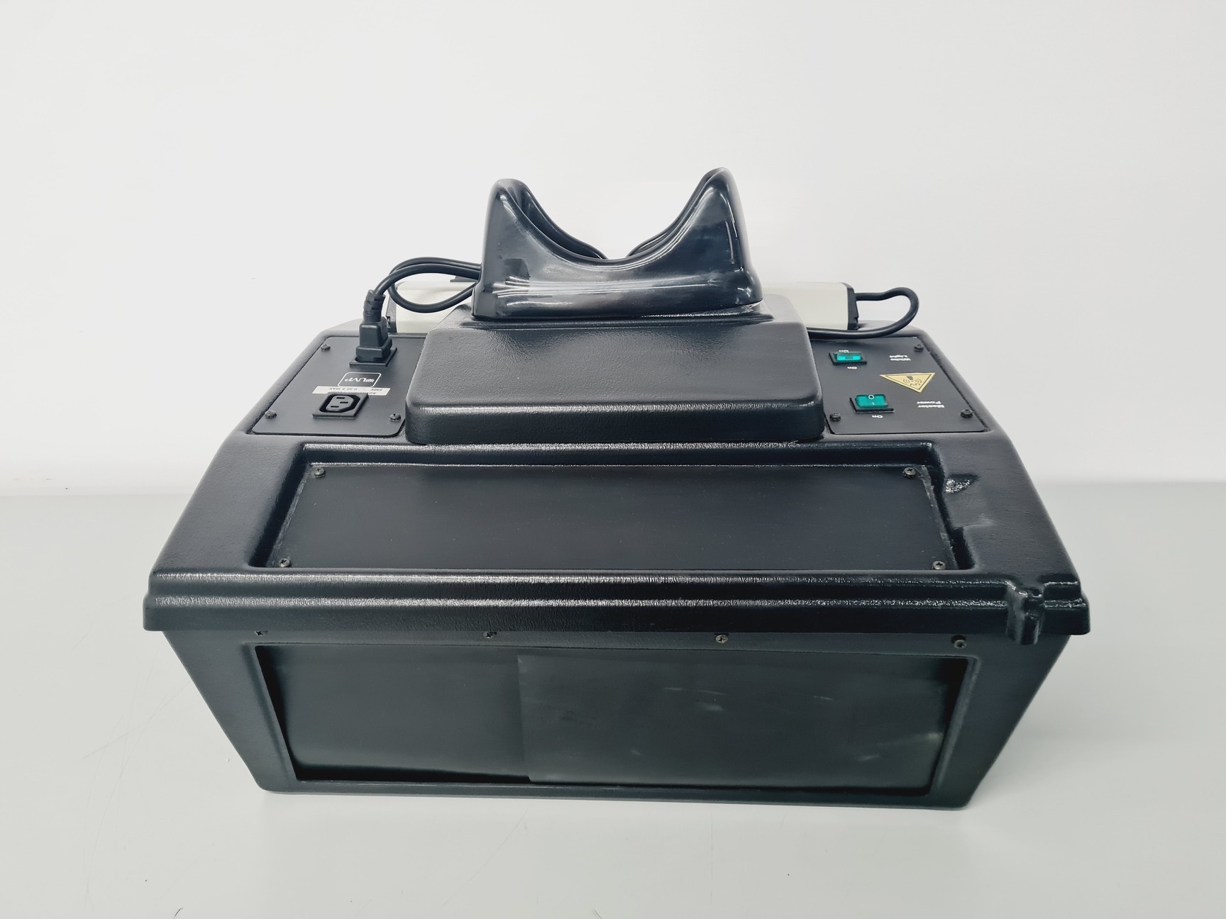 Image of UVP Chromato-Vue Cabinet C-65 with UVP UVLS-28 EL Series UV Lamp