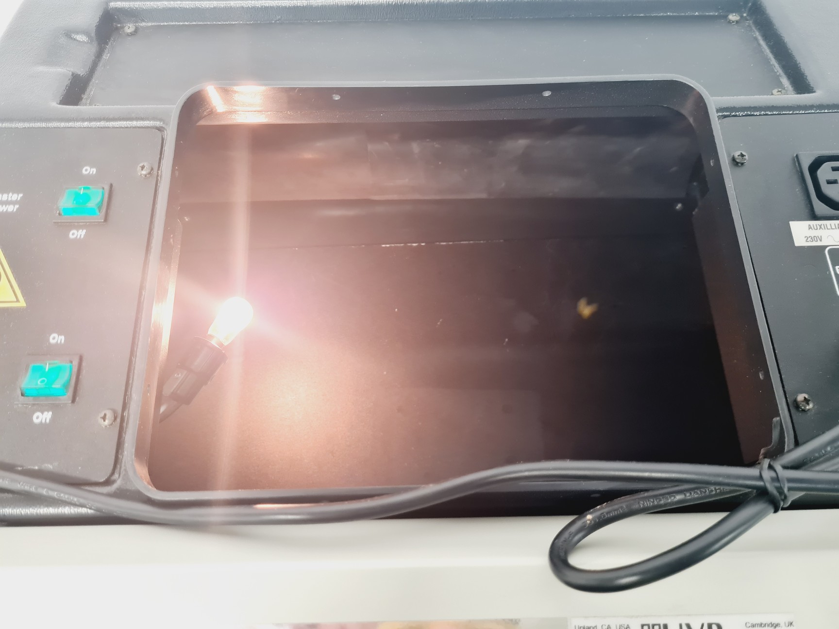 Image of UVP Chromato-Vue Cabinet C-65 with UVP UVLS-28 EL Series UV Lamp
