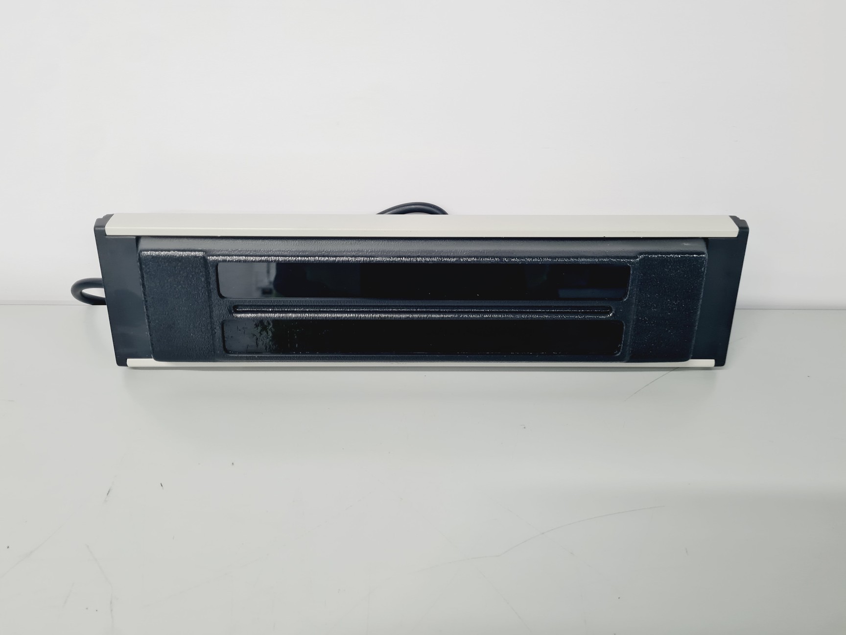 Image of UVP Chromato-Vue Cabinet C-65 with UVP UVLS-28 EL Series UV Lamp