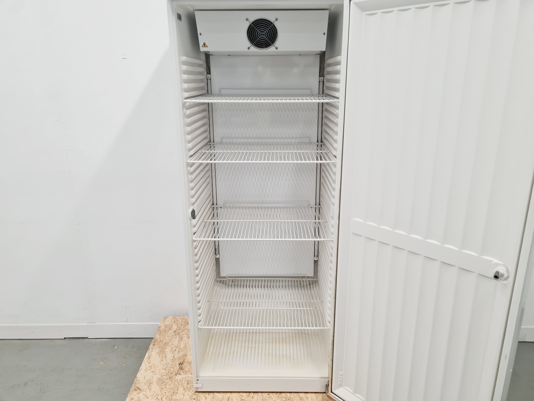 Image of LMS Series 2 Model 230A Cooled Incubator, 290 L Lab