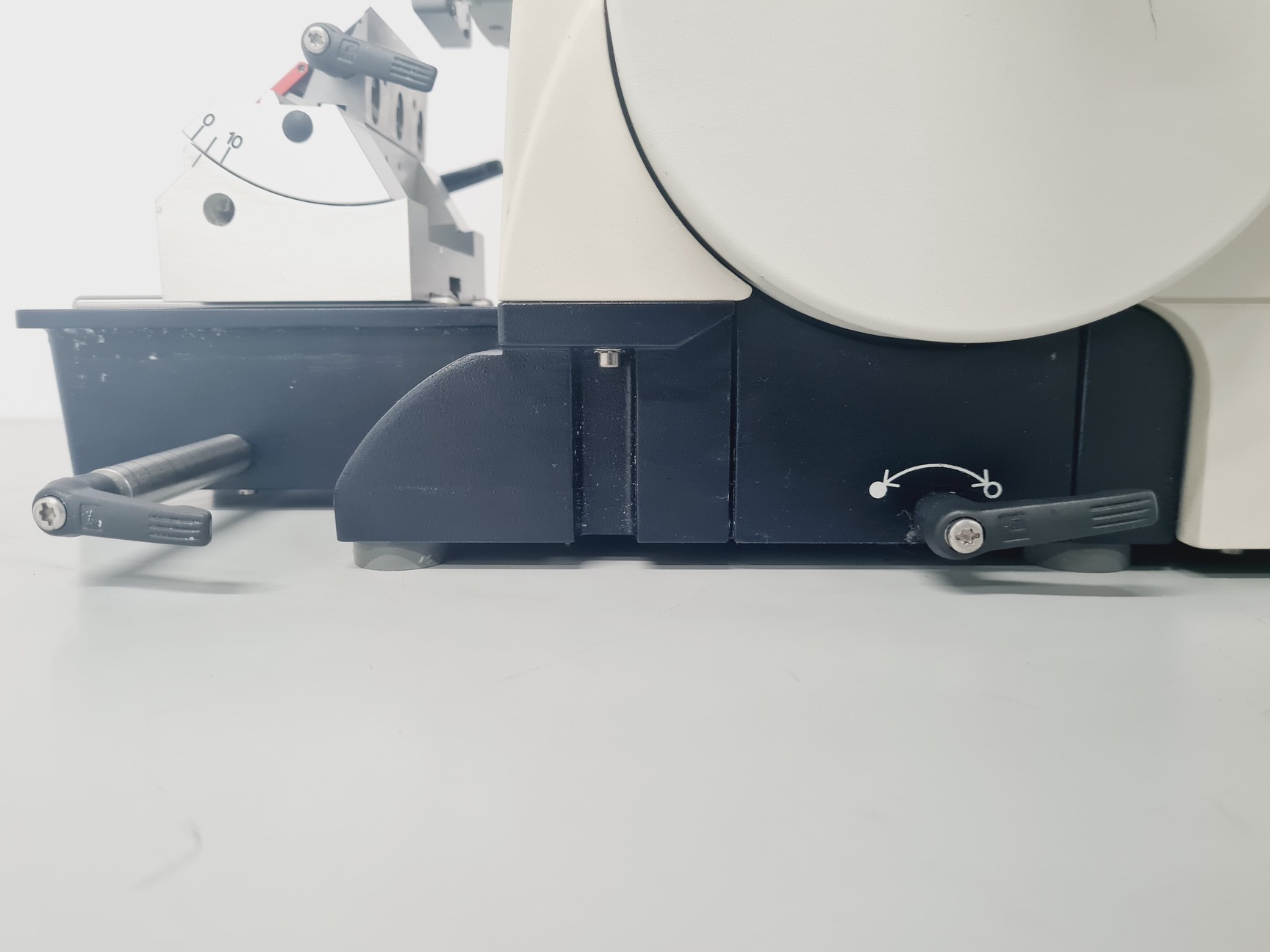 Image of Leica Model RM2235 Rotary Microtome Lab