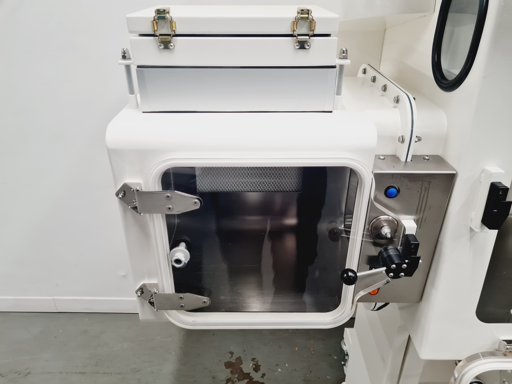 Image of Mach-Aire ICT-120 Isolator Glove Box - Spares/Repair Lab