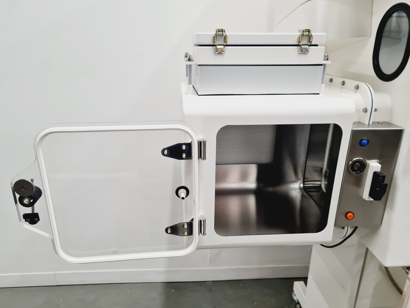 Image of Mach-Aire ICT-120 Isolator Glove Box - Spares/Repair Lab