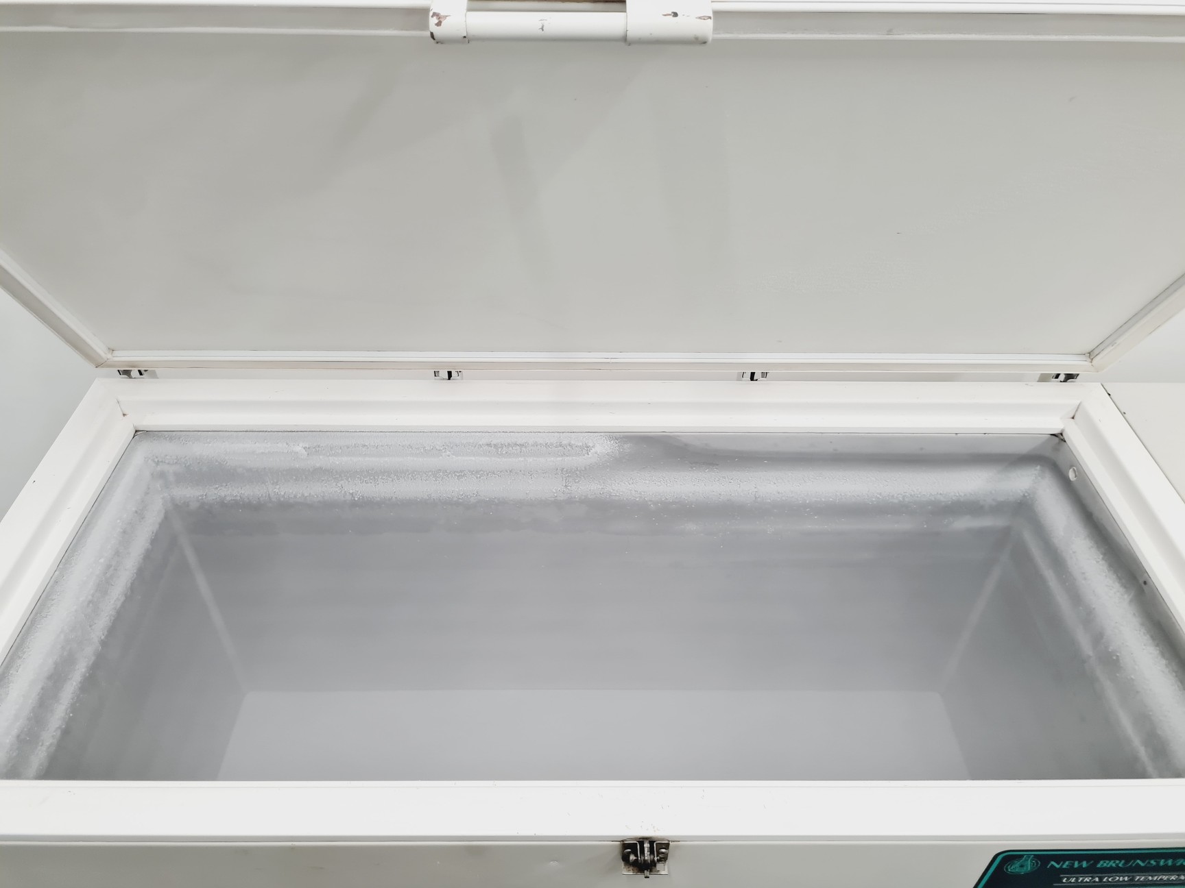 Image of New Brunswick Scientific Ultra Low Temperature Chest Freezer Model C760-86 Lab